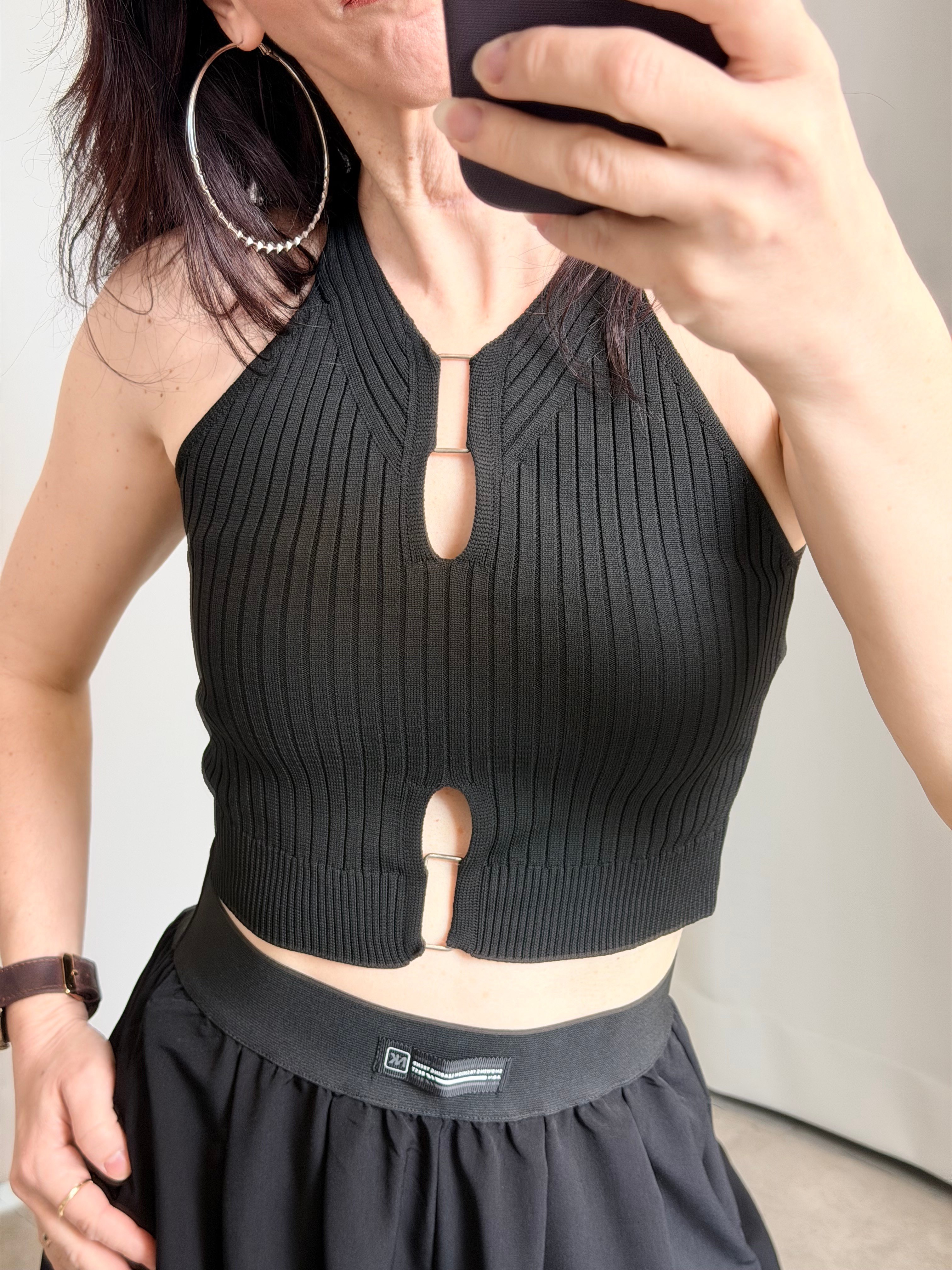 Toka Detaylı Siyah Crop
