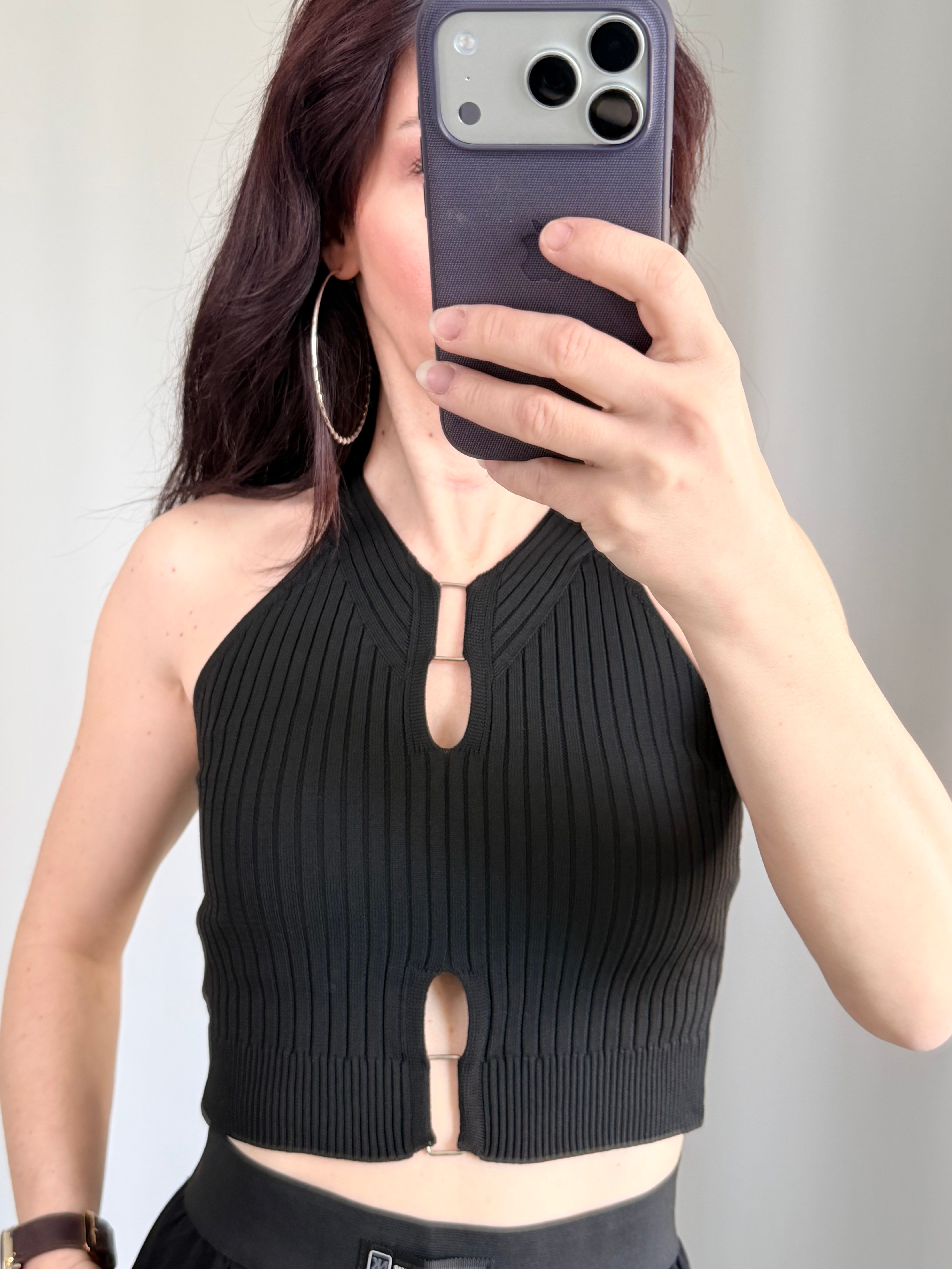Toka Detaylı Siyah Crop