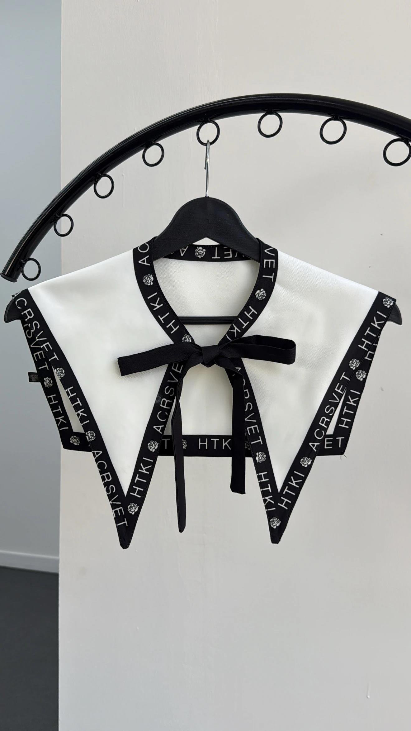 Acrsvety Siyah Yazılı Yaka Fular