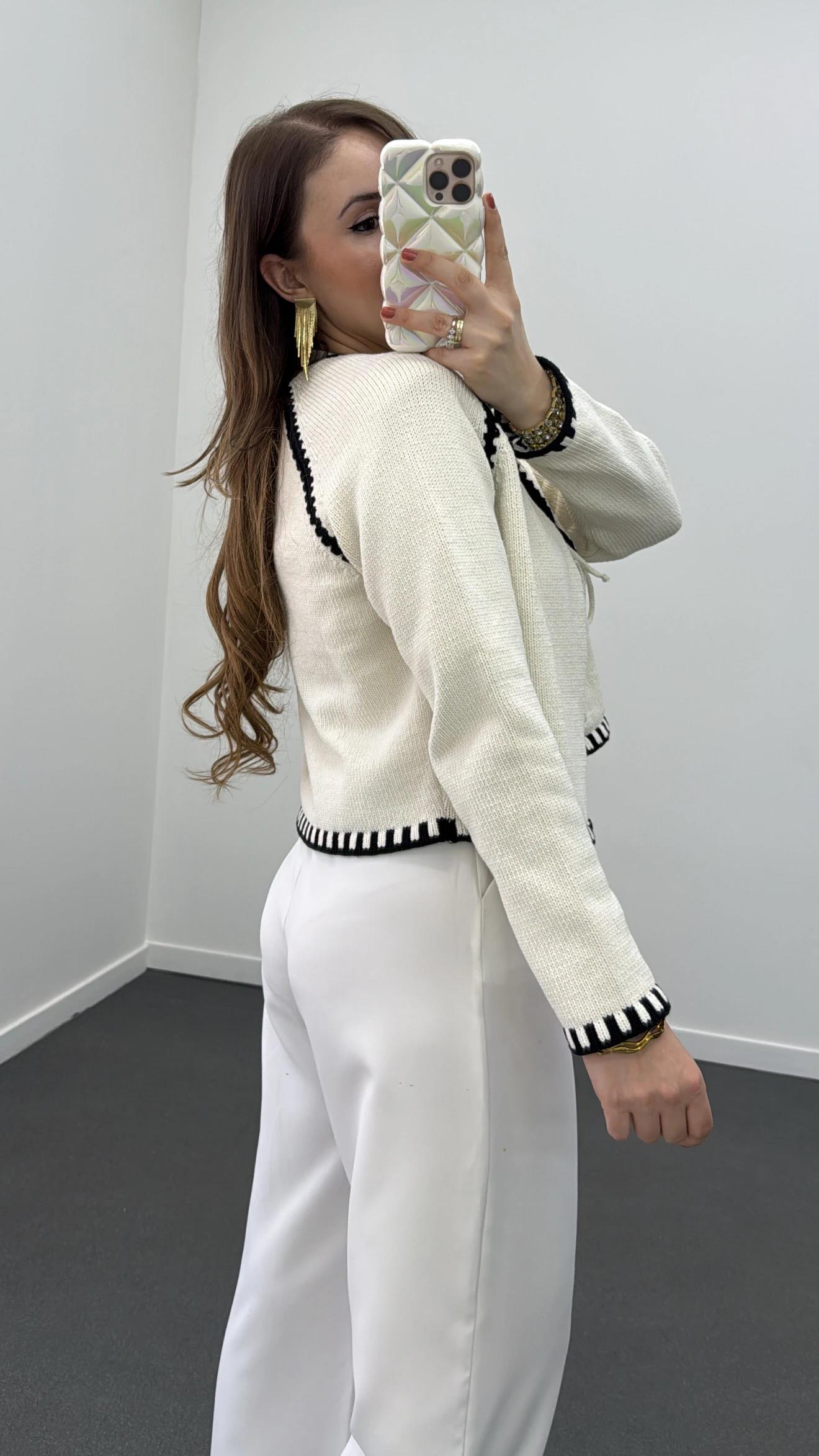 Afra Krem Siyah Kontrast Dikişli Hırka