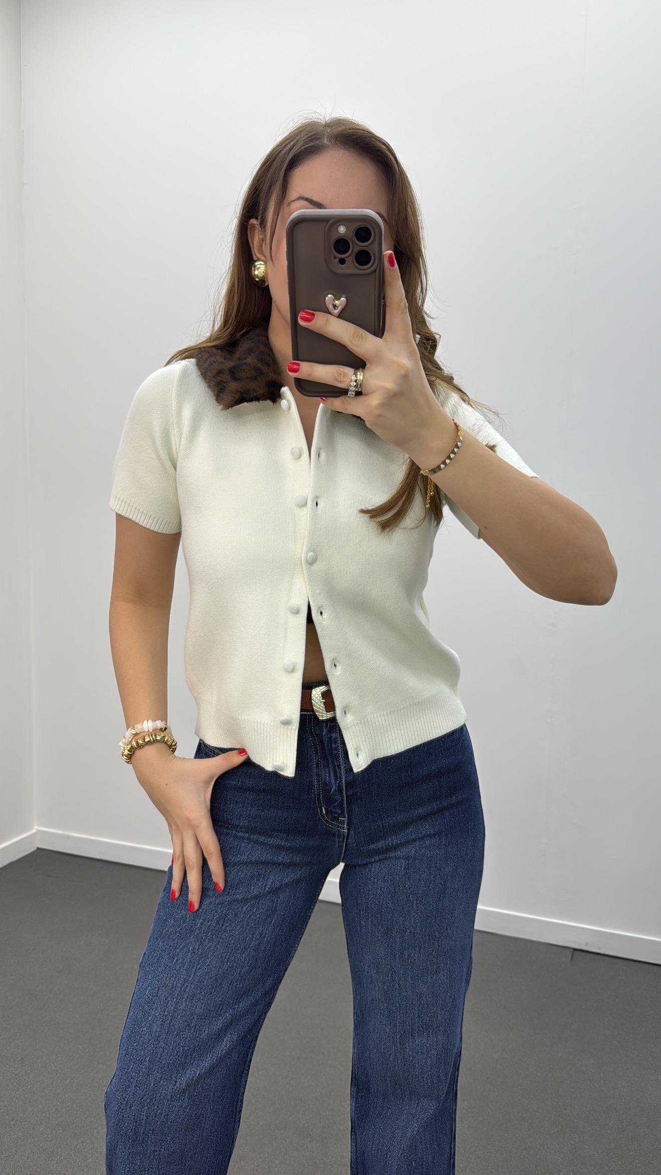 Aisha Beyaz Leopar Kürk Yaka Düğmeli Triko