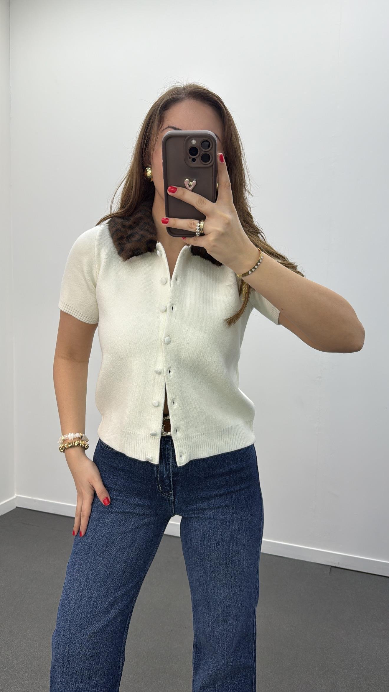 Aisha Beyaz Leopar Kürk Yaka Düğmeli Triko