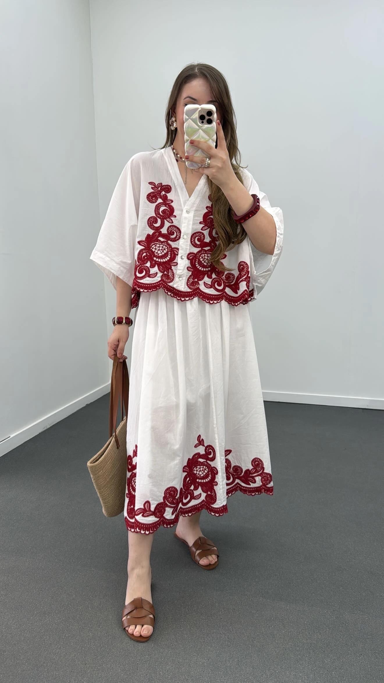 Alaçatı Kırmızı Nakışlı Gömlek Ve Midi Etek Takımı