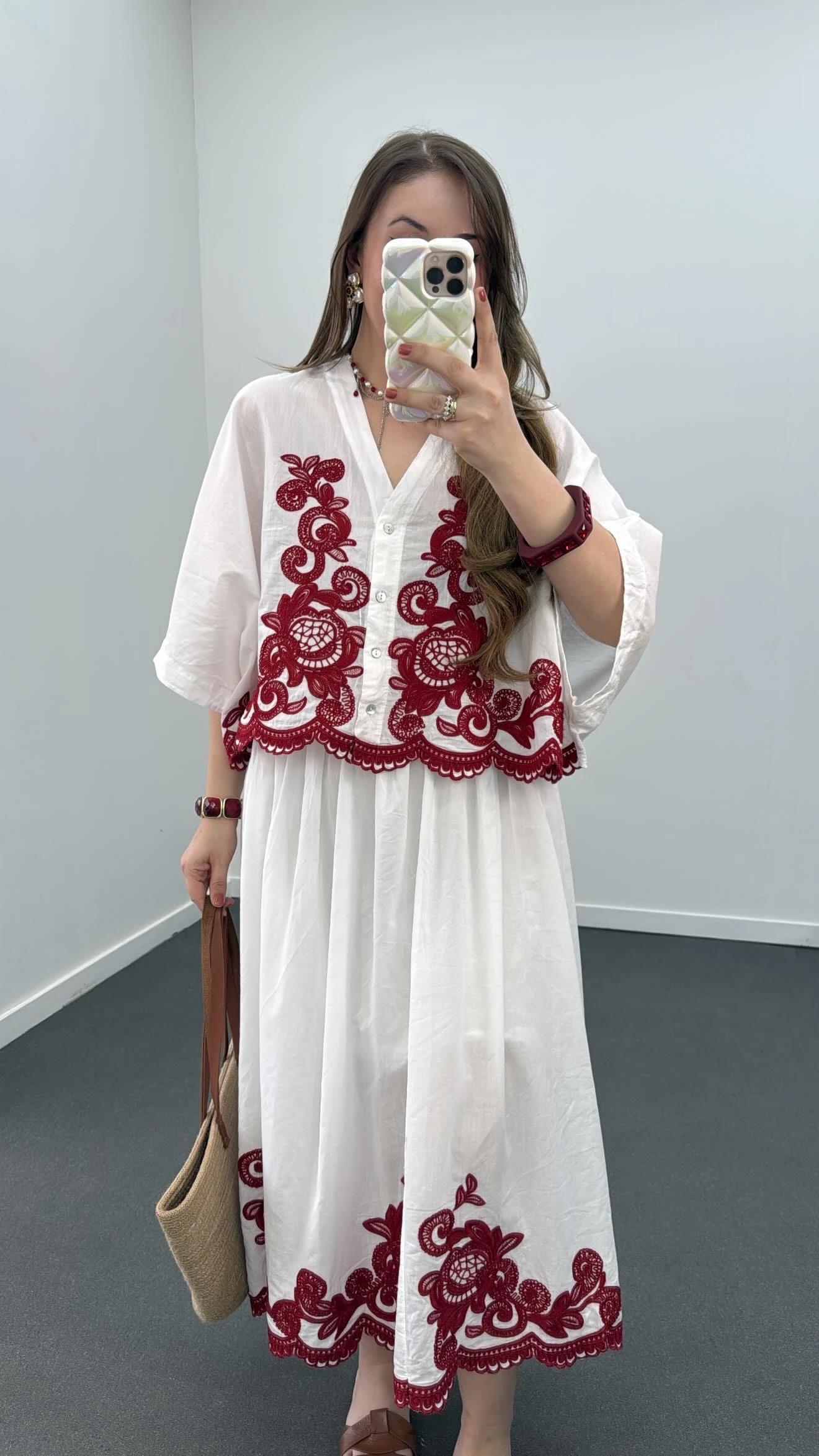 Alaçatı Kırmızı Nakışlı Gömlek Ve Midi Etek Takımı