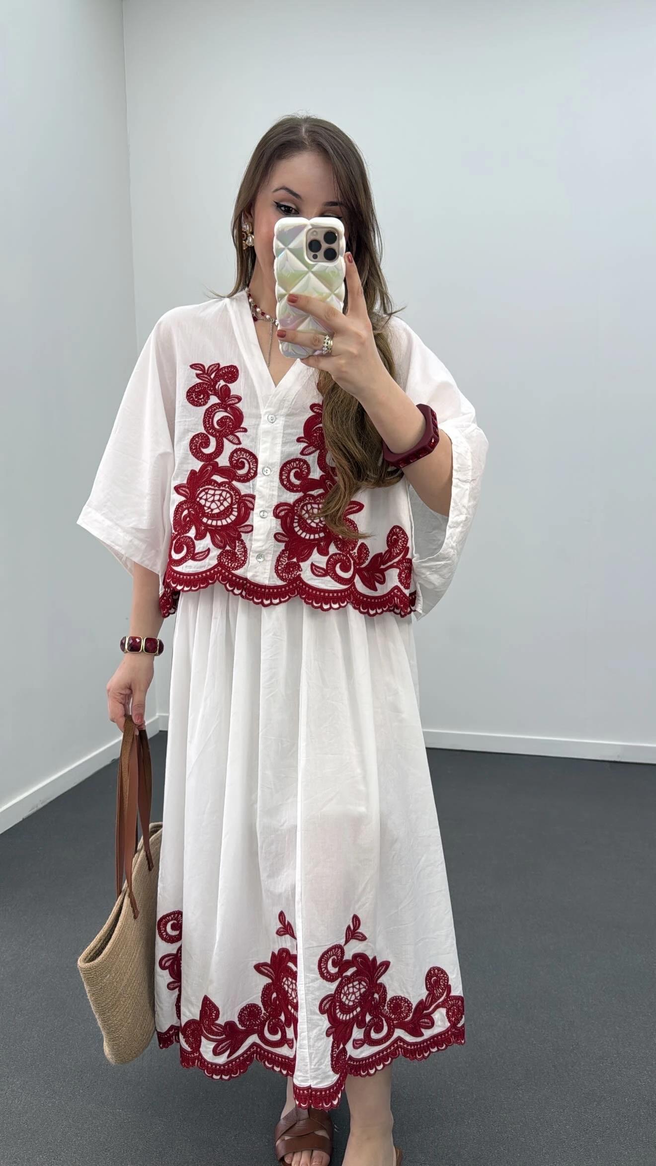 Alaçatı Kırmızı Nakışlı Gömlek Ve Midi Etek Takımı