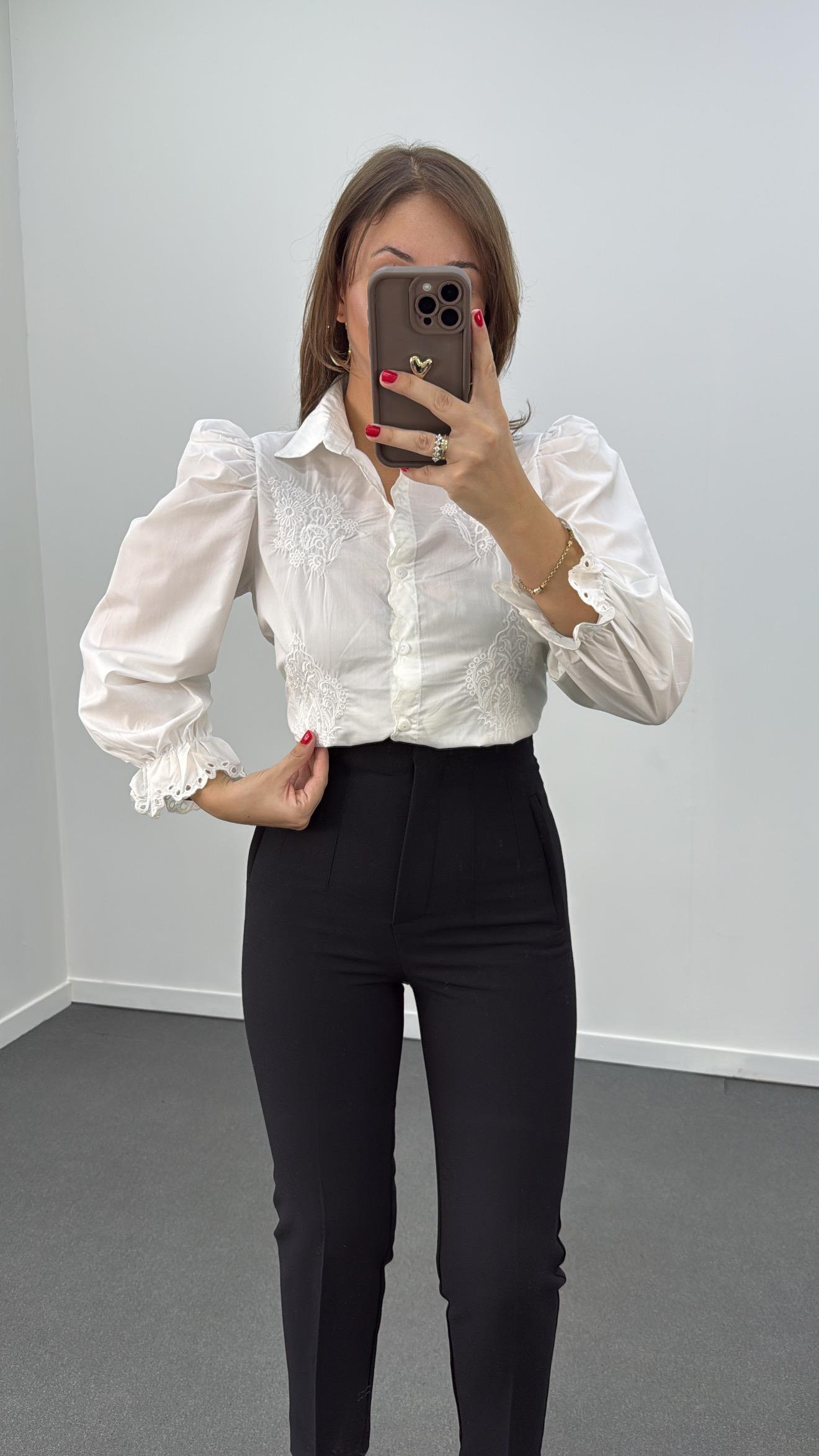 Arianna Özel Tasarım Nakış İşlemeli Gömlek