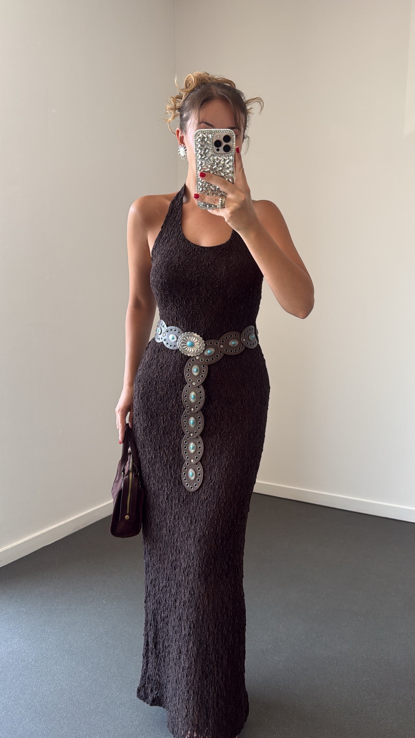 Arisu Acı Kahve Halter Yaka Dantelli Maxi Elbise