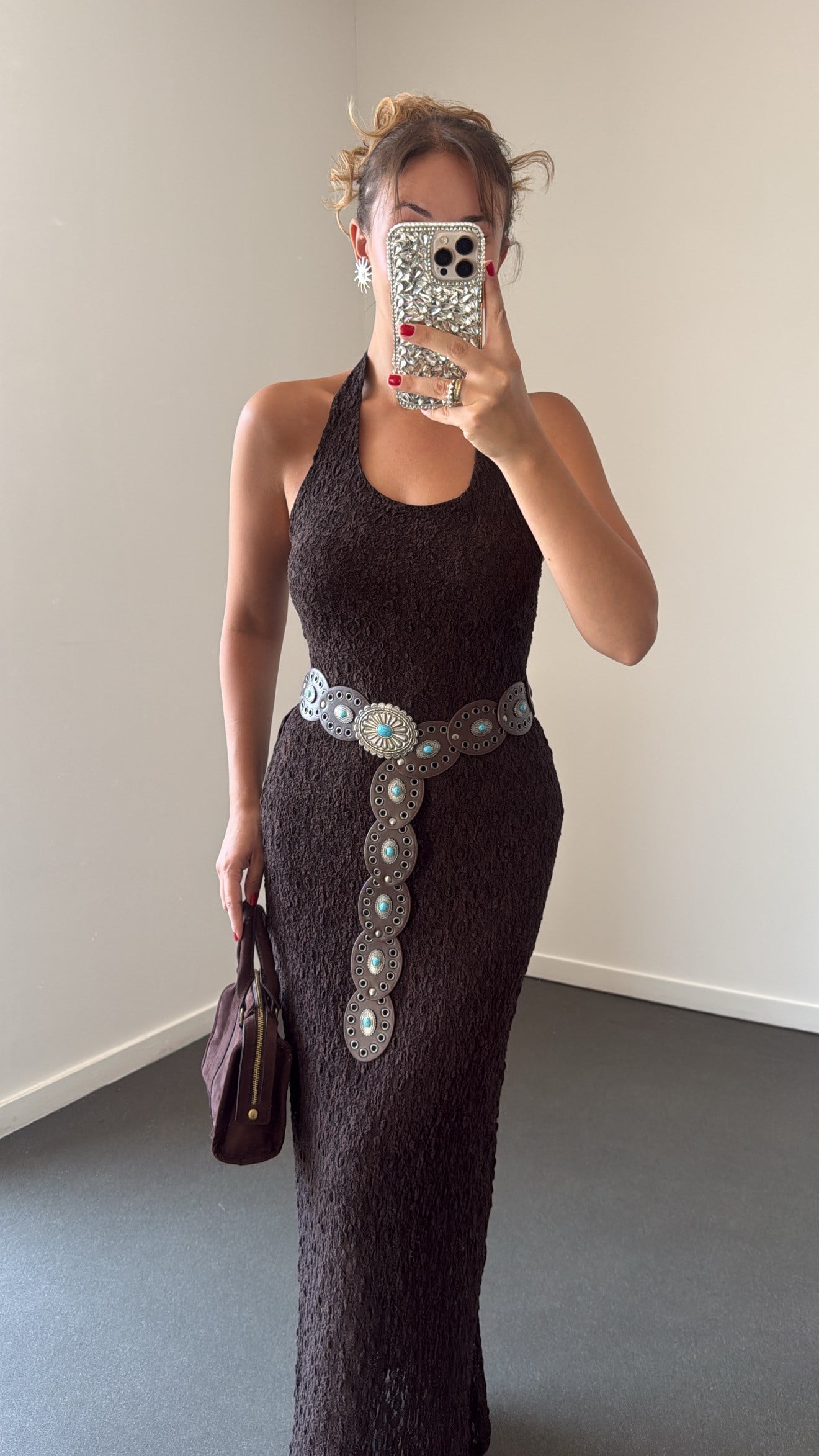 Arisu Acı Kahve Halter Yaka Dantelli Maxi Elbise