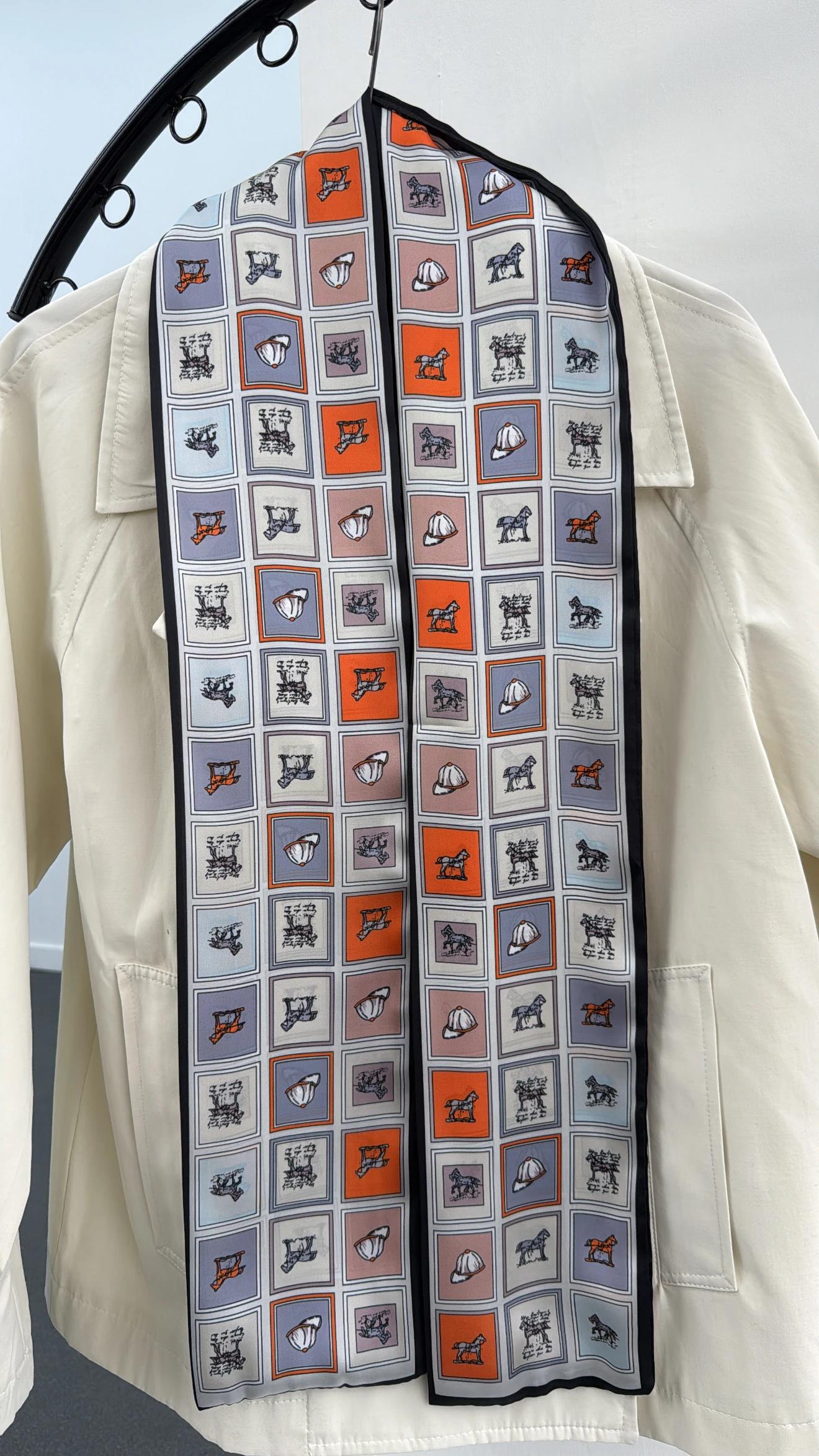 Asina At Figür Desenli Uzun Fular