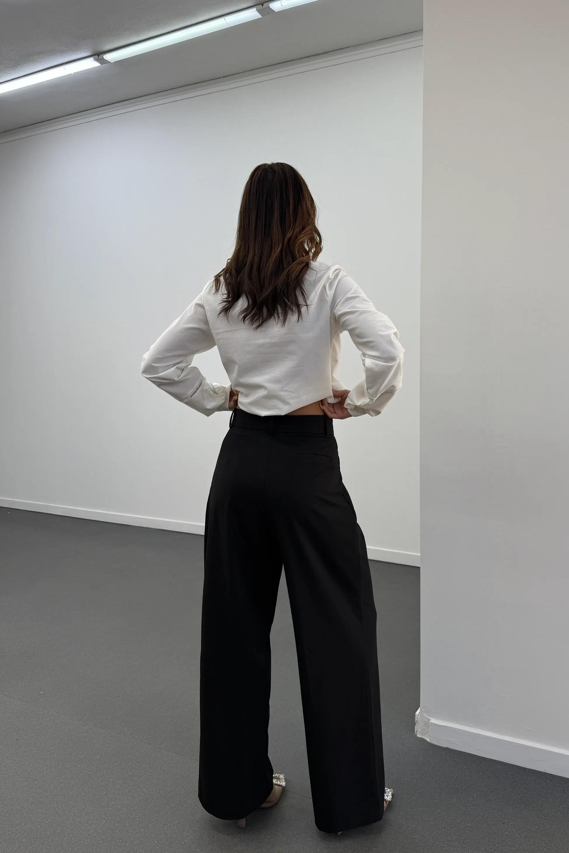 Asra Siyah Pileli Kumaş Pantolon