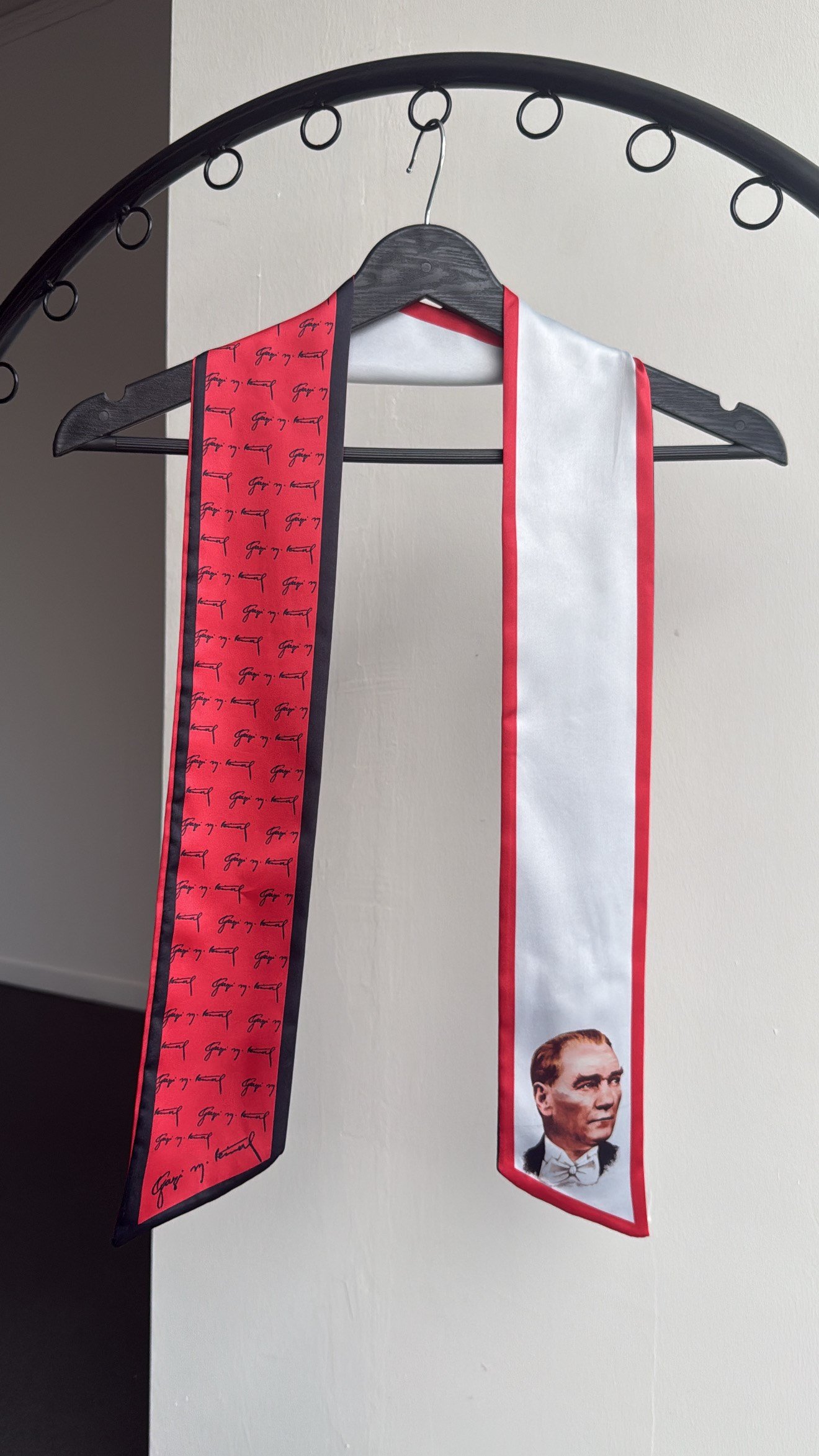 Atatürk Portre Ve İmza Baskılı Uzun Fular