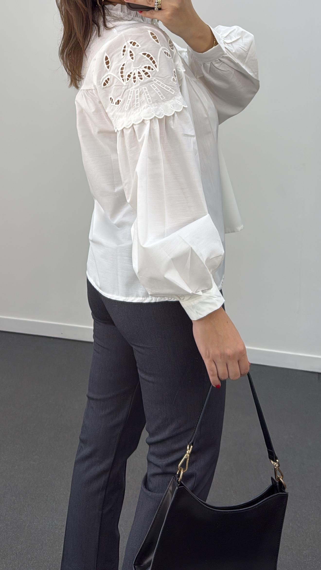 Belle Omuzları Fistolu Özel Tasarım Gömlek