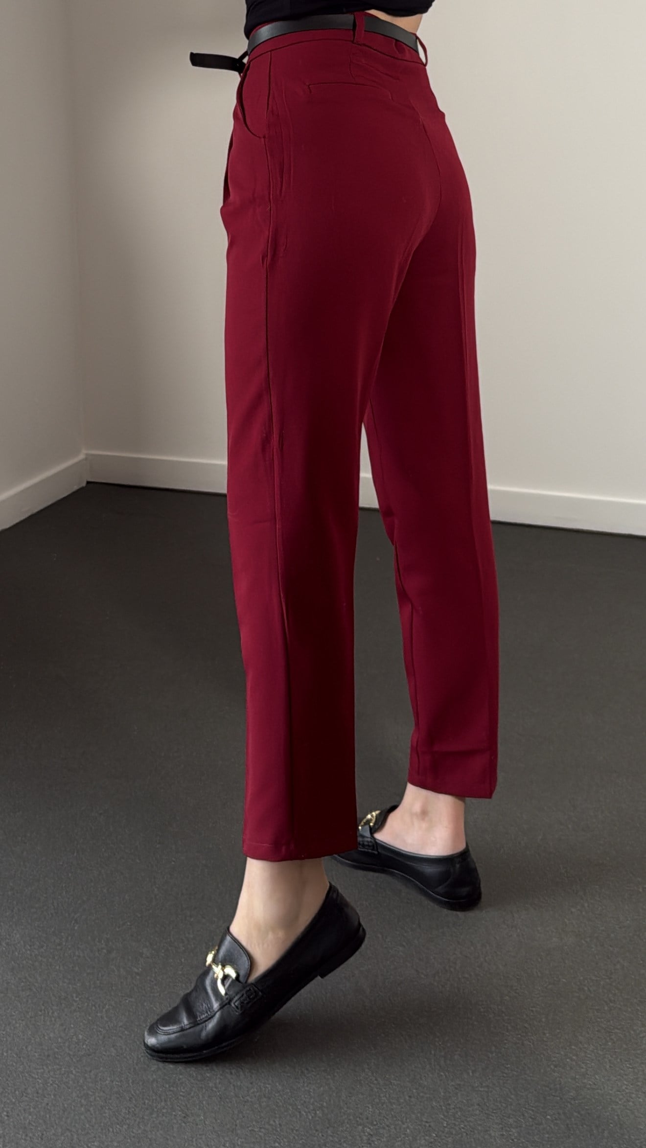 Briar Bordo Kemerli Pensli Kumaş Pantolon