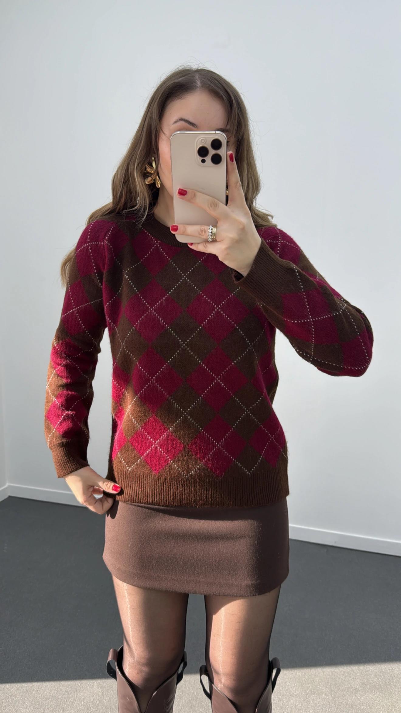 Camilla Bordo-Kahve Baklava Desenli Kazak