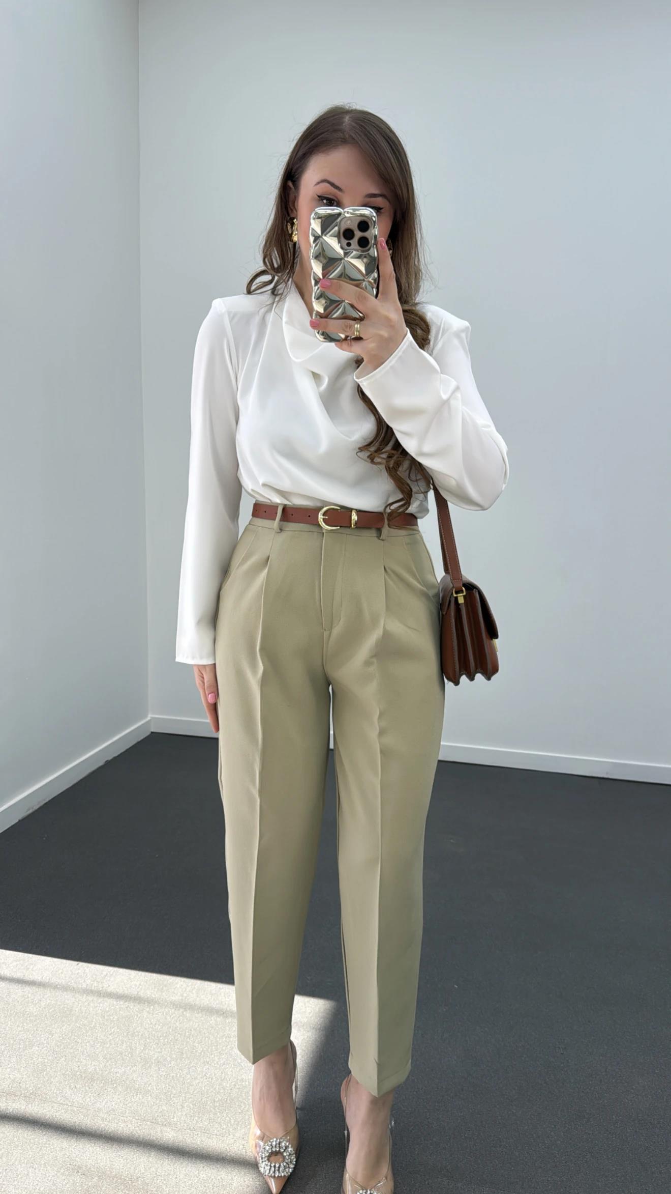 Canel Beyaz Drape Yakalı Bluz