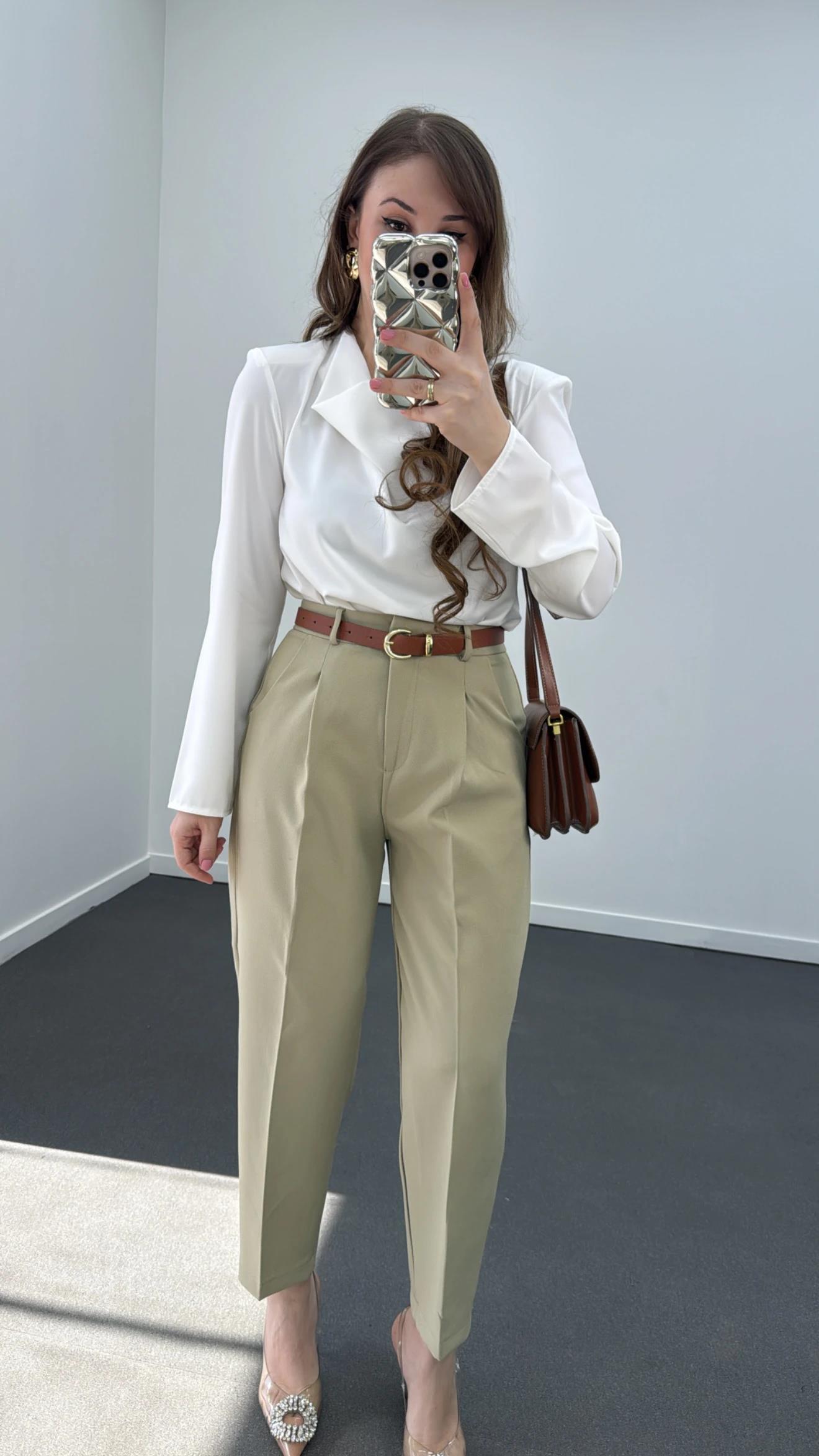 Canel Beyaz Drape Yakalı Bluz