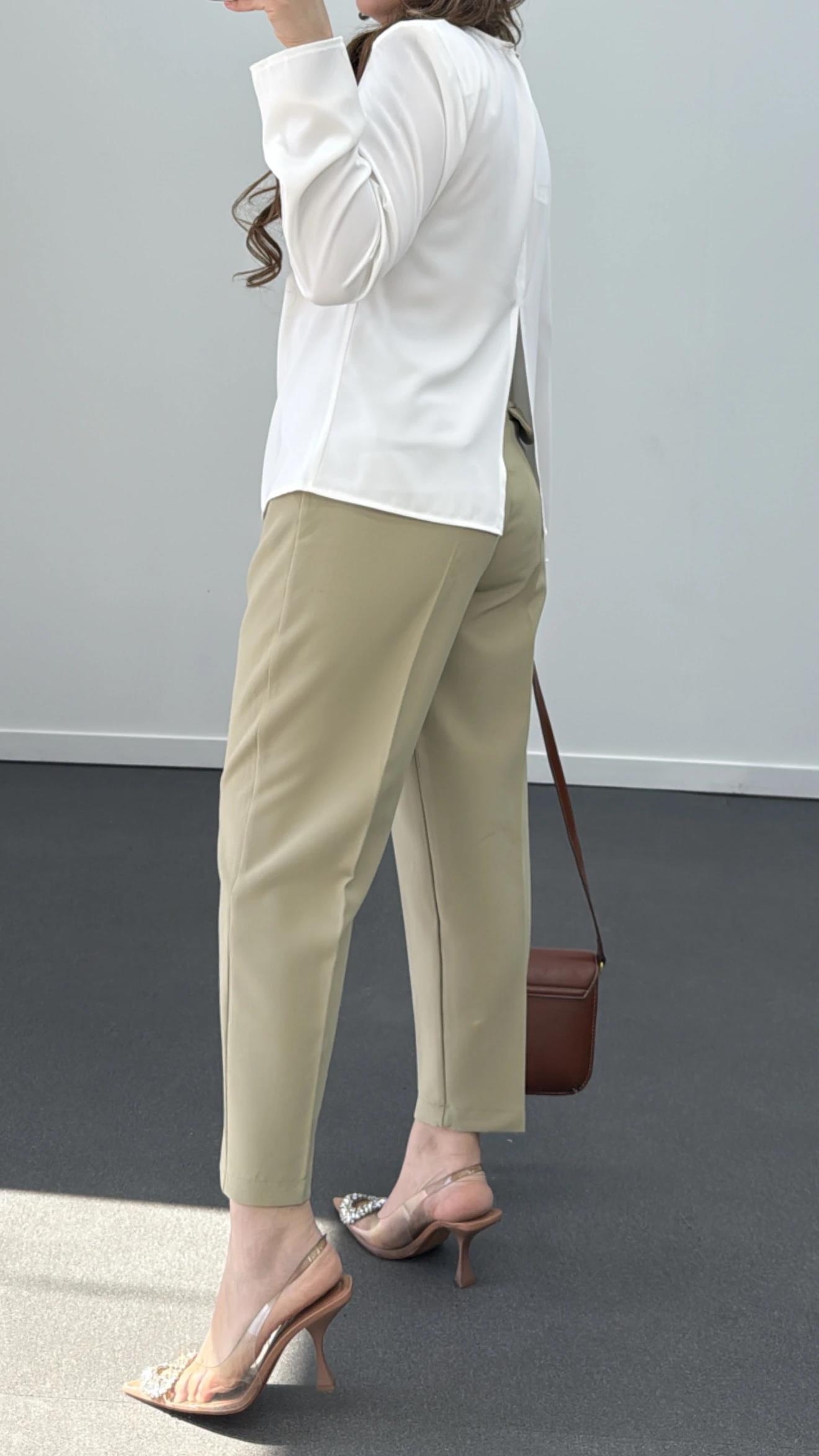 Canel Beyaz Drape Yakalı Bluz