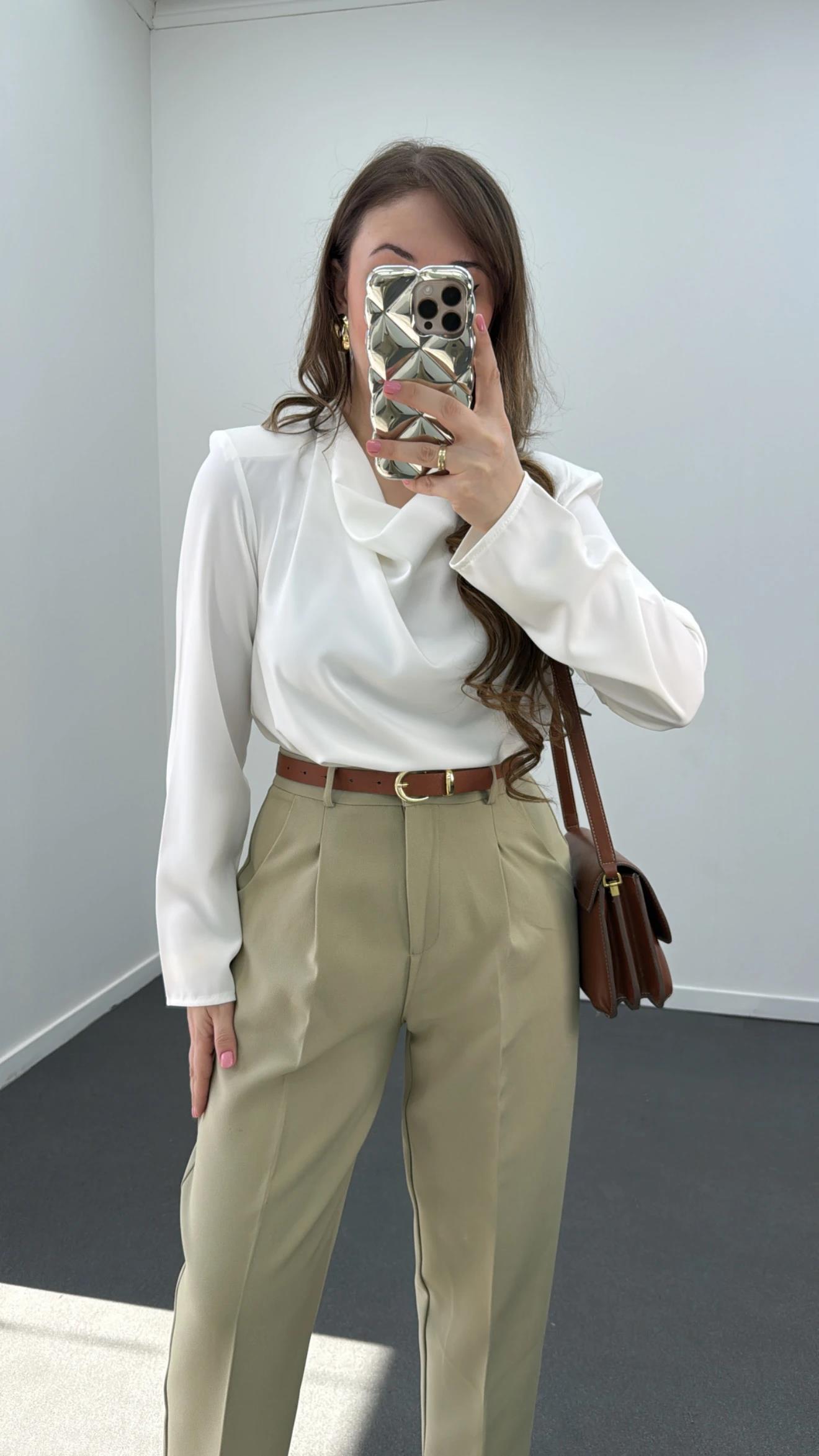 Canel Beyaz Drape Yakalı Bluz