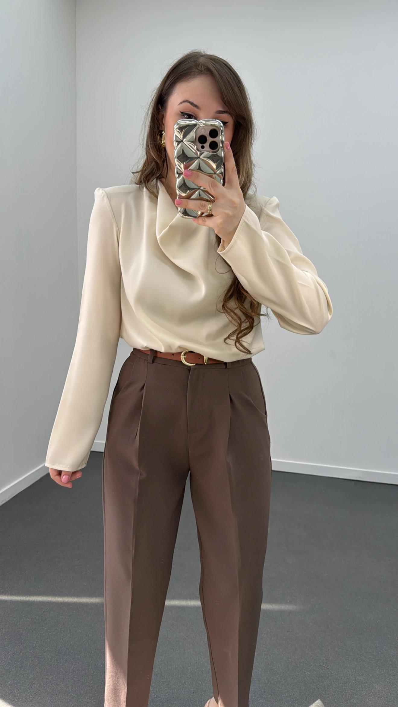 Canel Krem Drape Yakalı Bluz