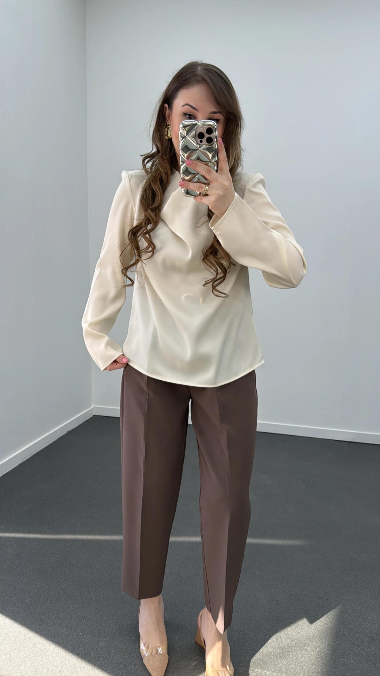 Canel Krem Drape Yakalı Bluz