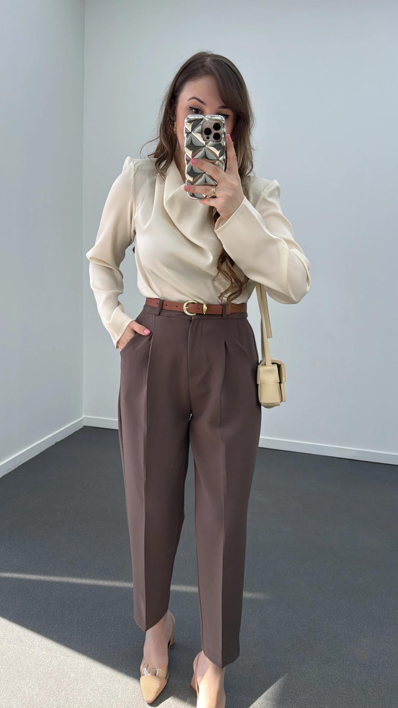 Canel Krem Drape Yakalı Bluz