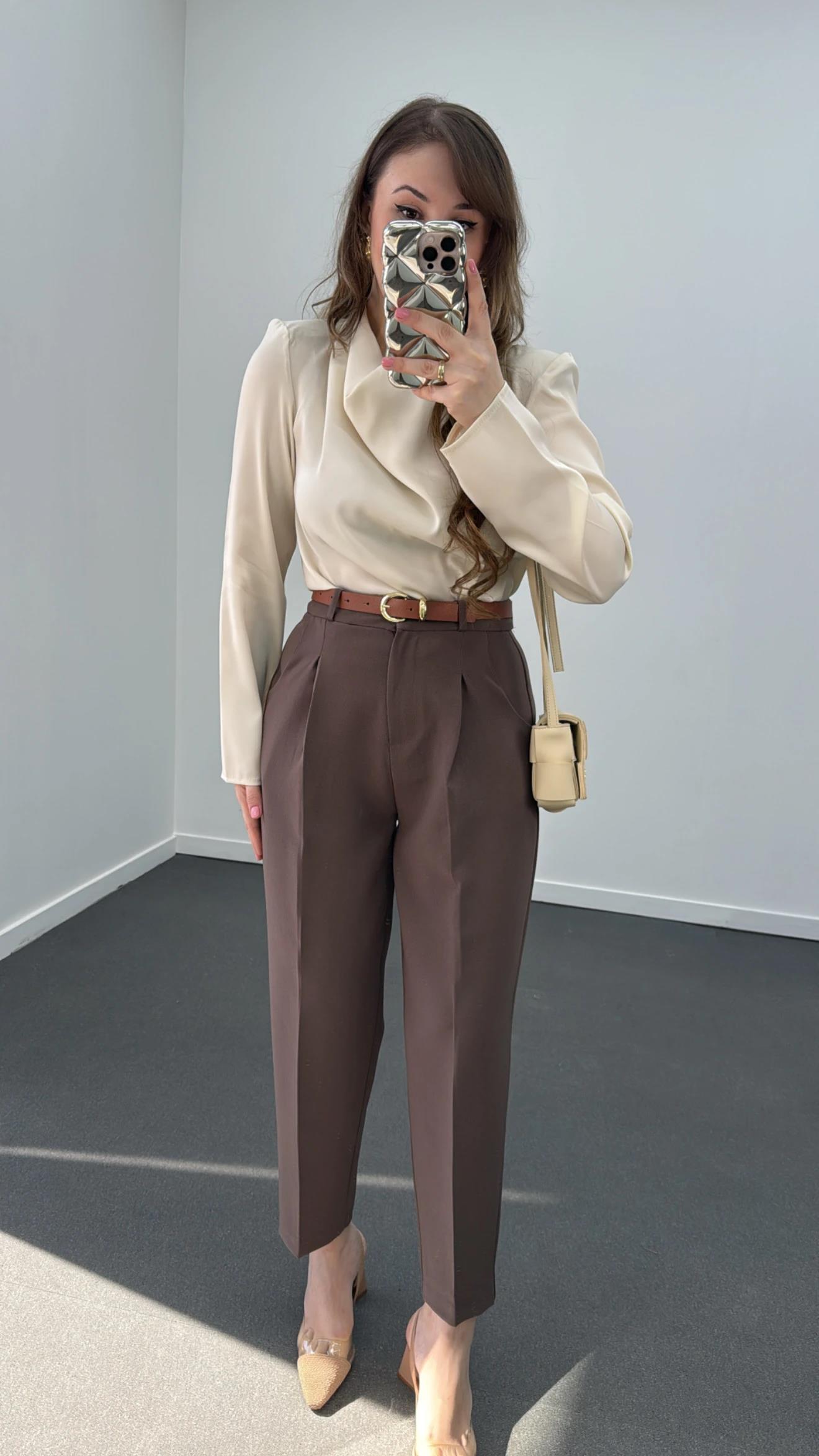 Canel Krem Drape Yakalı Bluz