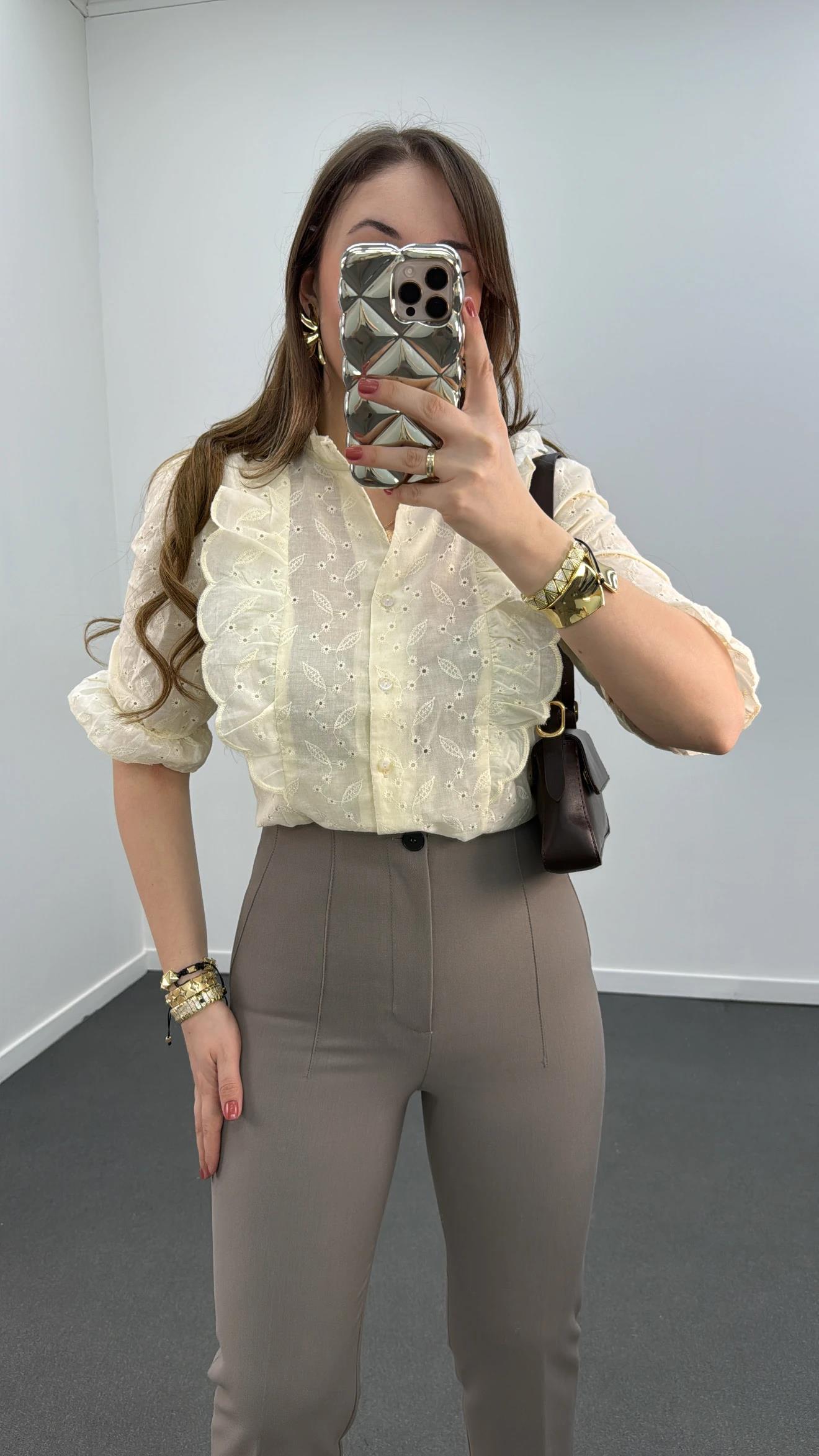 Cigno Krem Fisto İşlemeli Bluz