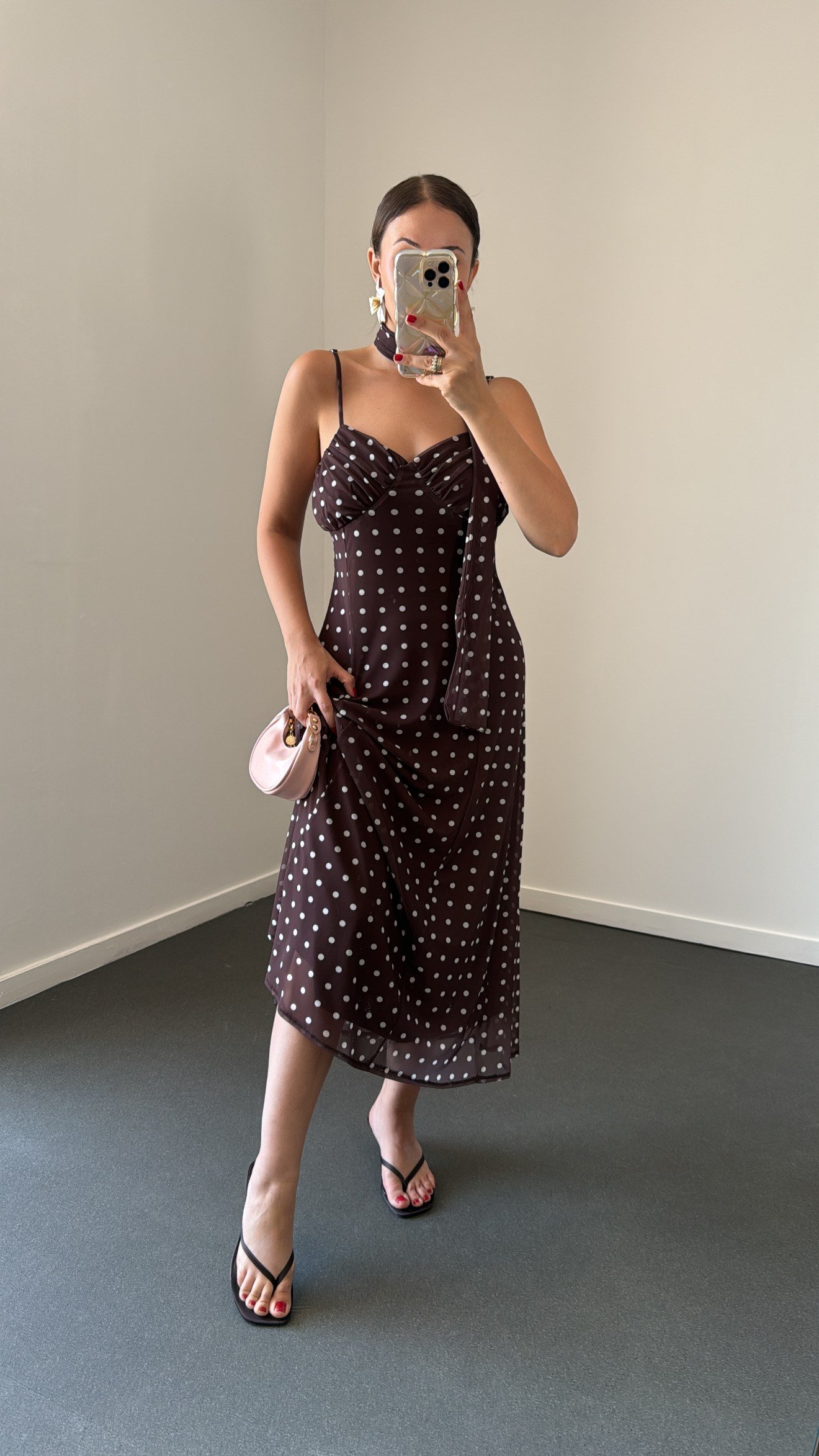 Date Kahve Puantiyeli Fularlı Askılı Maxi Elbise