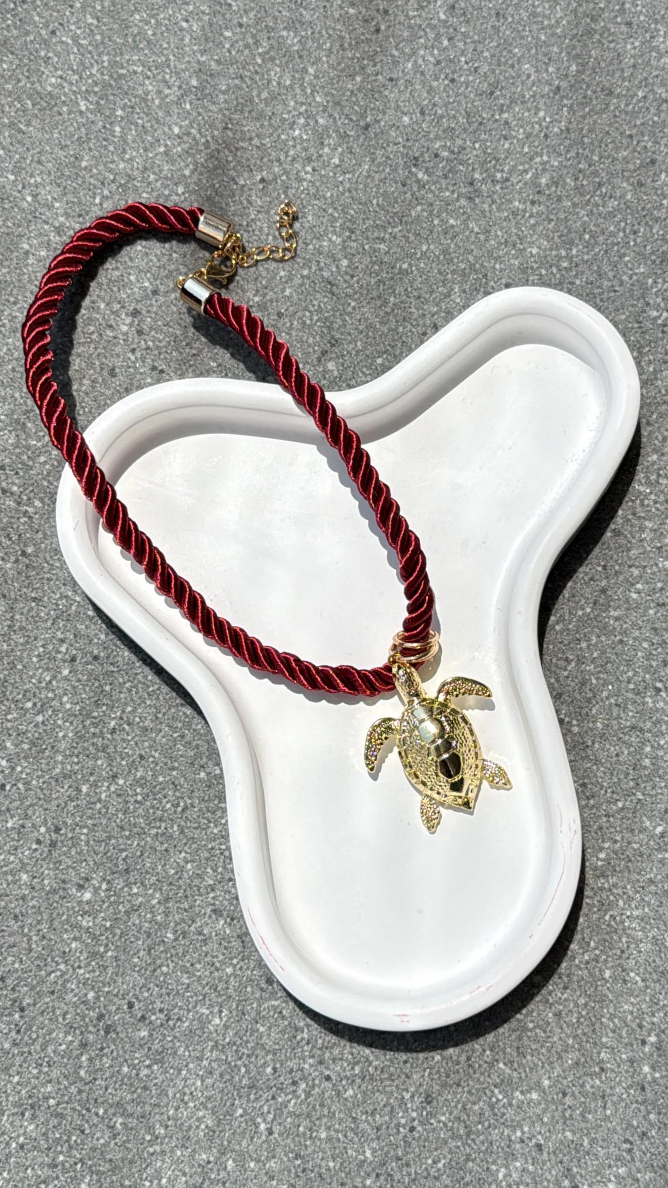 Donia Kaplumbağa Kahverengi Gold Kolye