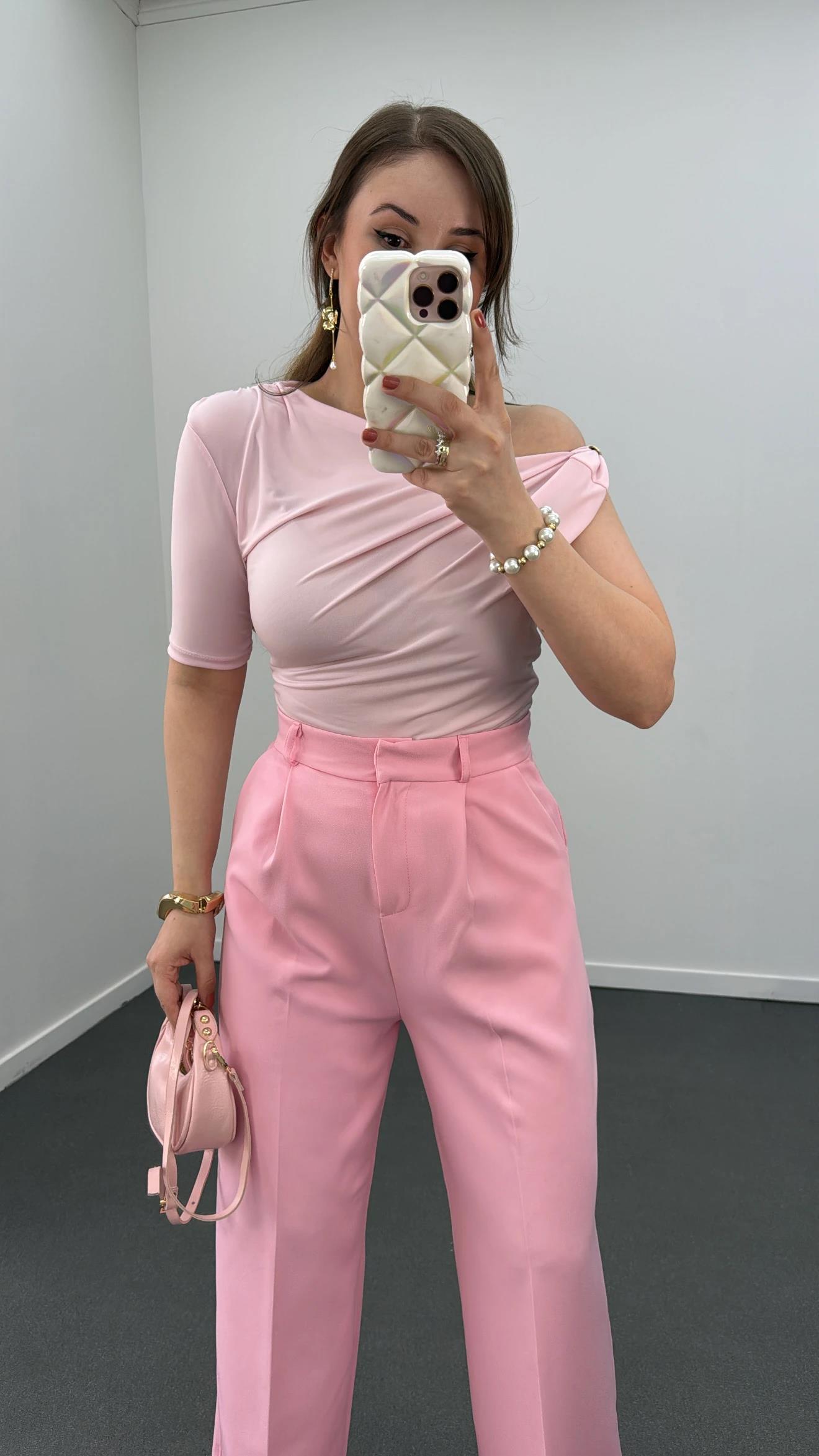 Efide Pembe Omuz Aksesuarlı Drapeli Bluz