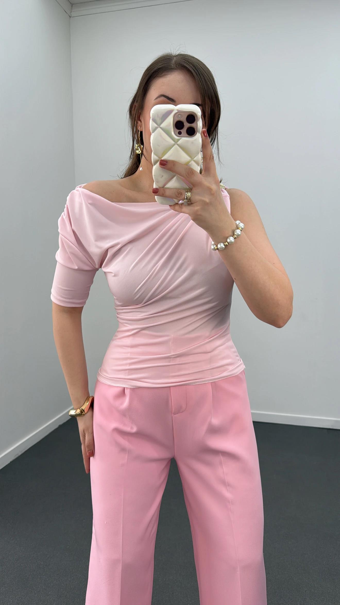 Efide Pembe Omuz Aksesuarlı Drapeli Bluz