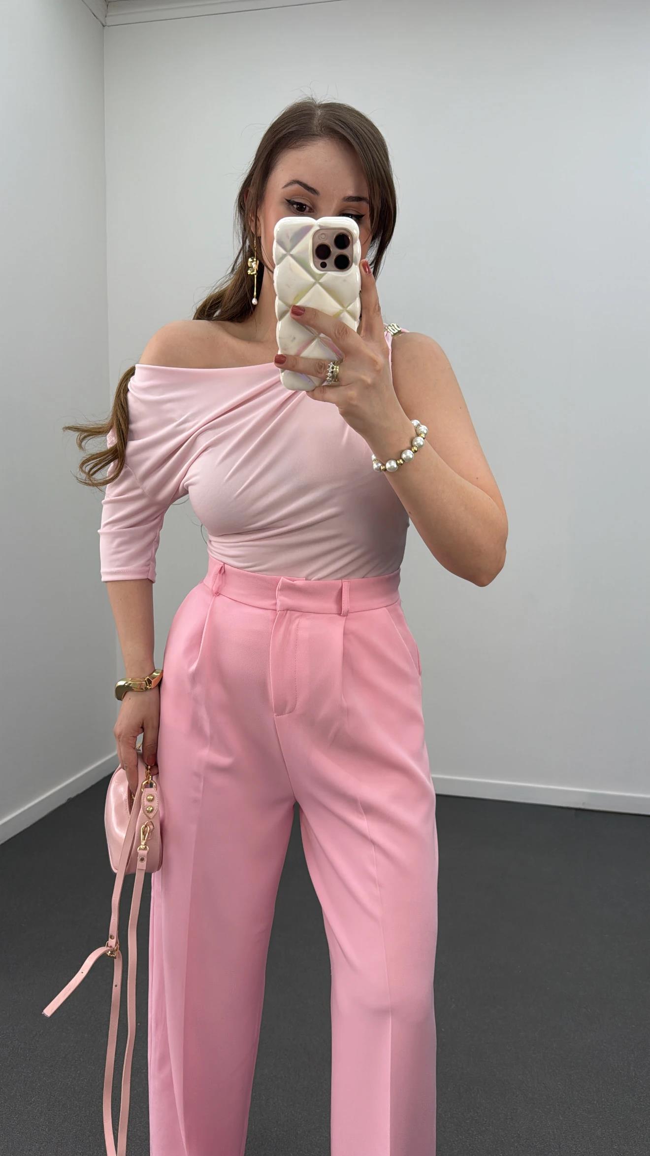 Efide Pembe Omuz Aksesuarlı Drapeli Bluz