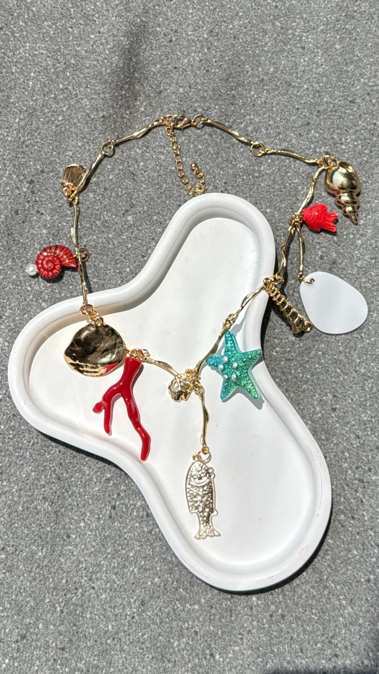 Evas Renkli Deniz Kabuklu Gold Kolye