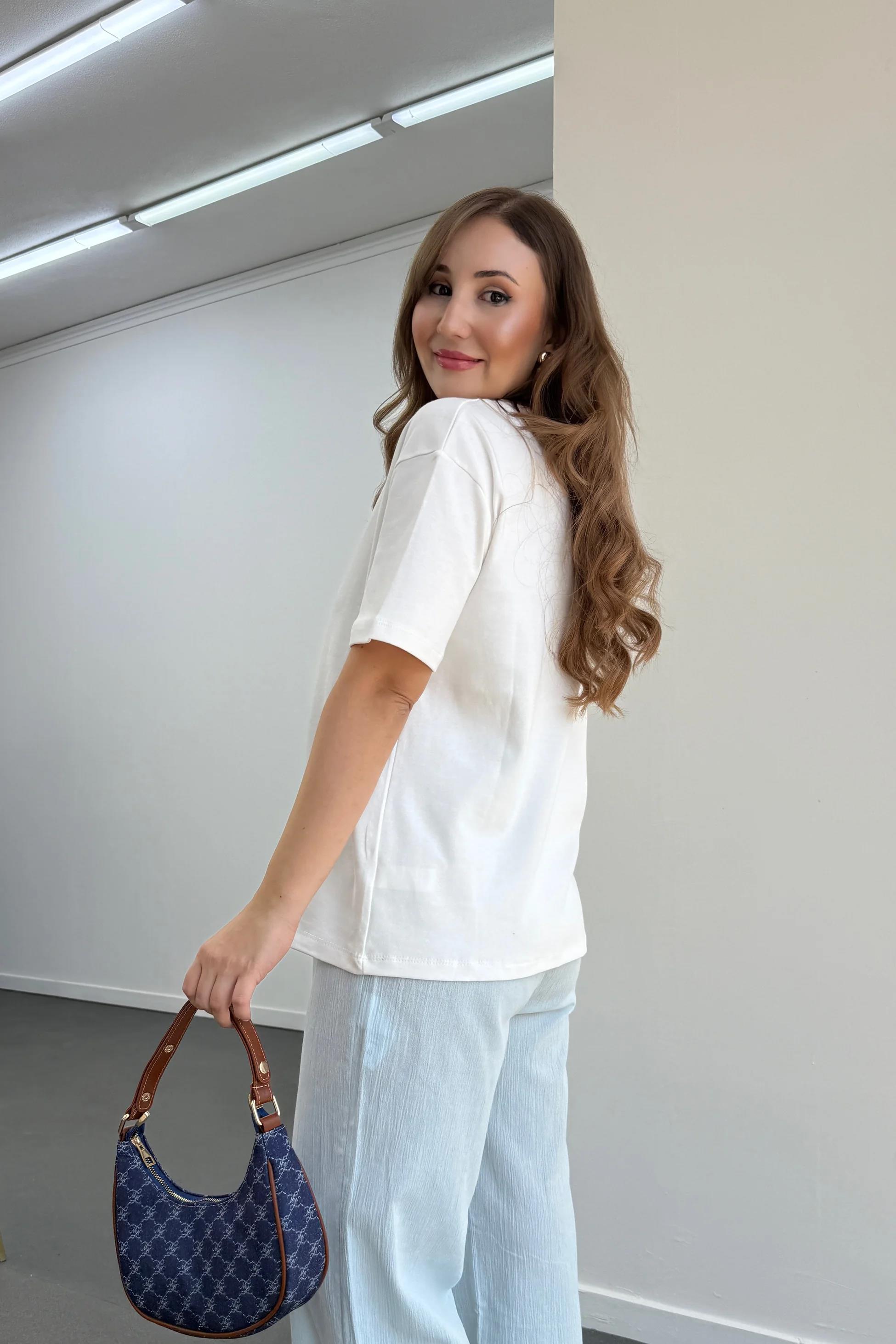 Flowers Baskılı Yazılı Tshirt