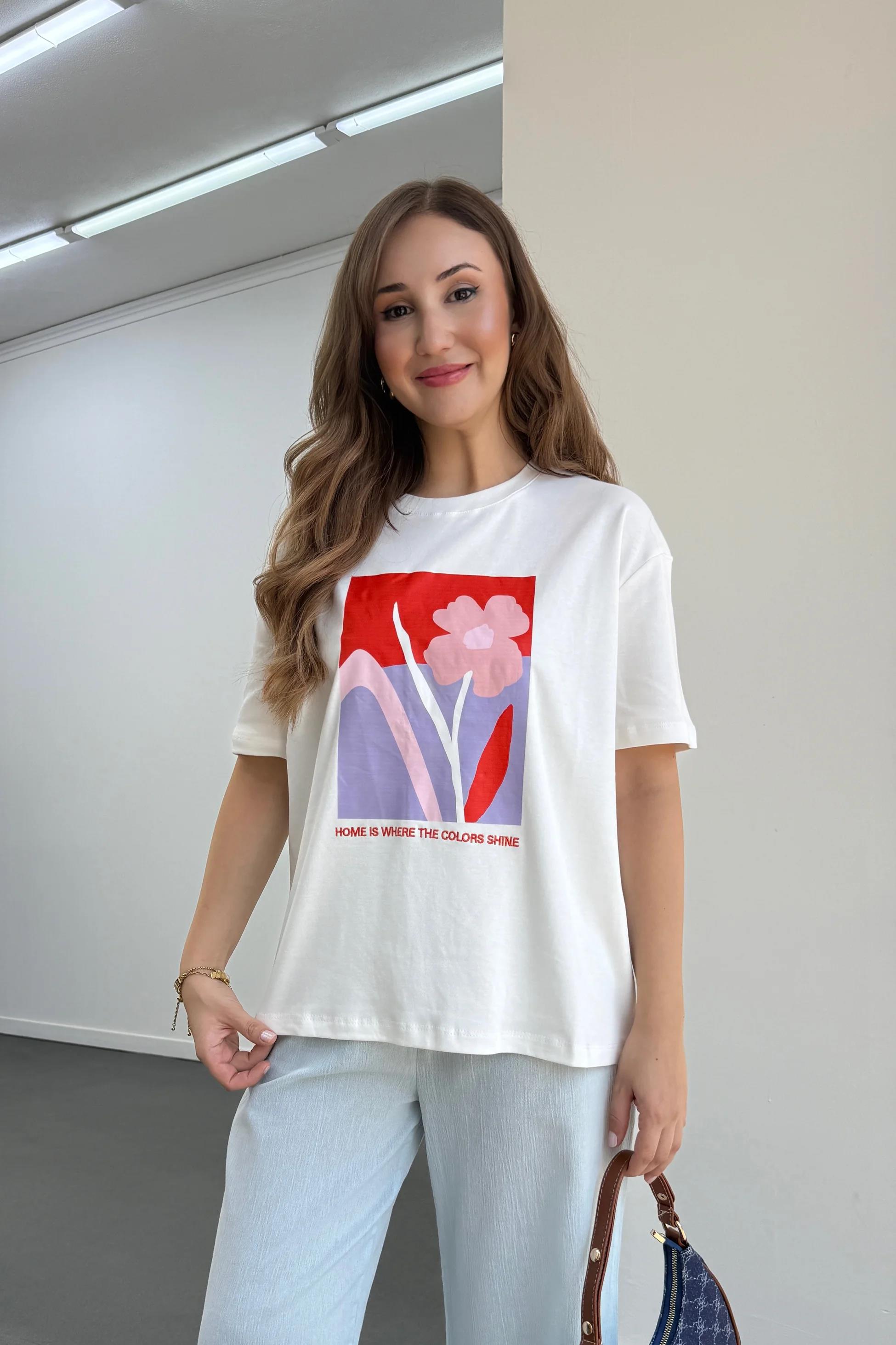 Flowers Baskılı Yazılı Tshirt