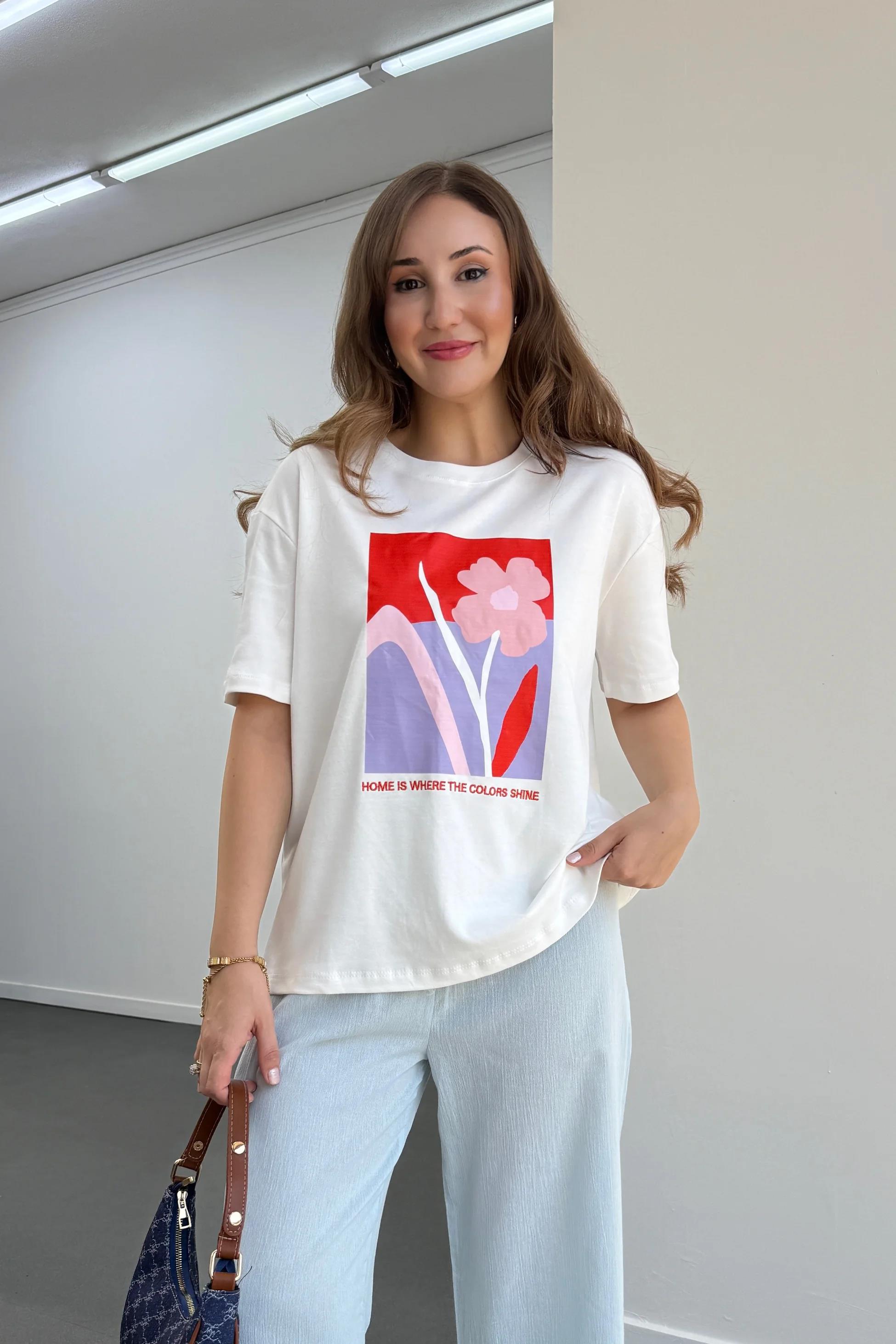 Flowers Baskılı Yazılı Tshirt
