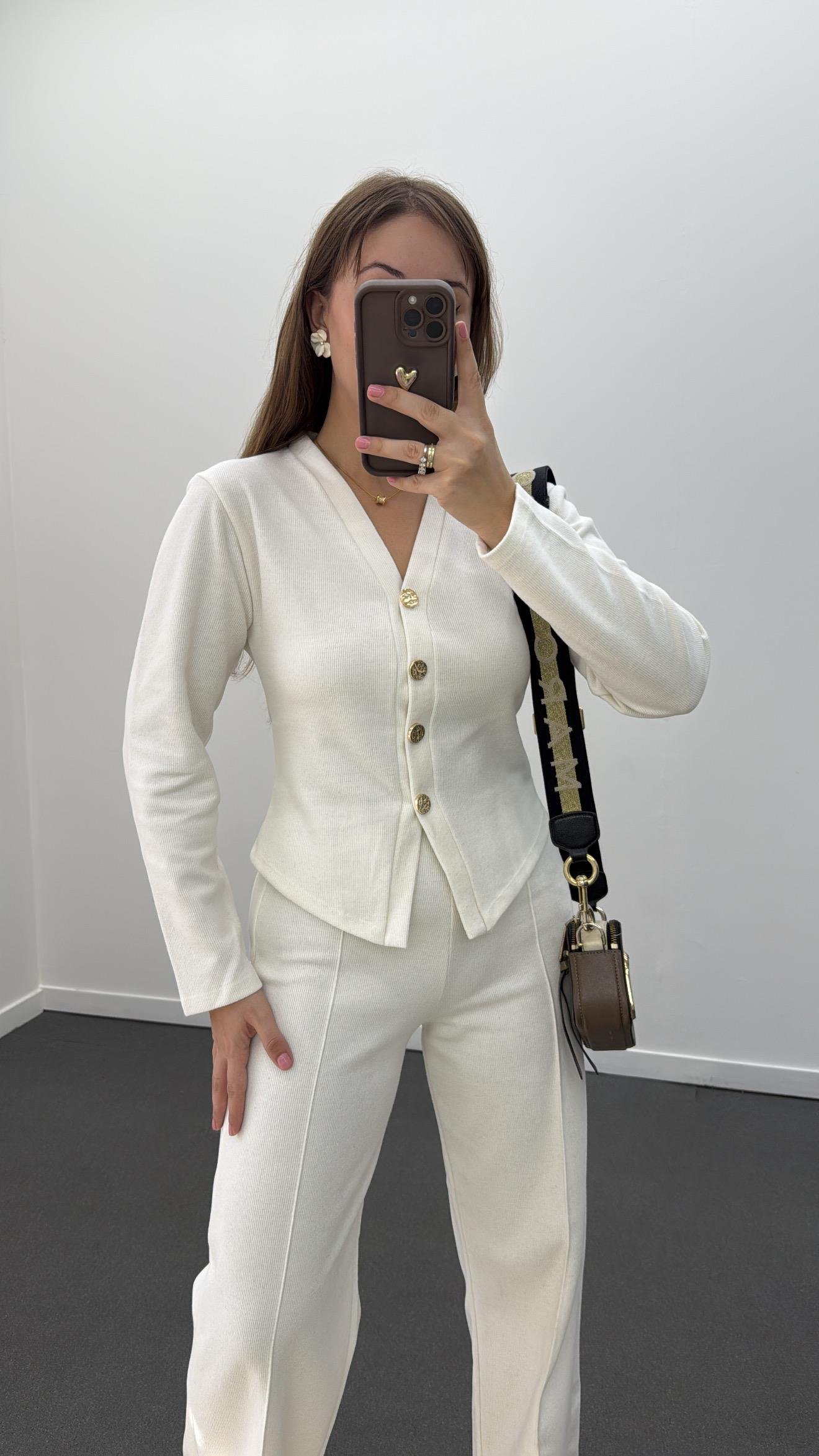 Freya Beyaz Gold Düğmeli Hırka Ve Triko Pantolon Takım