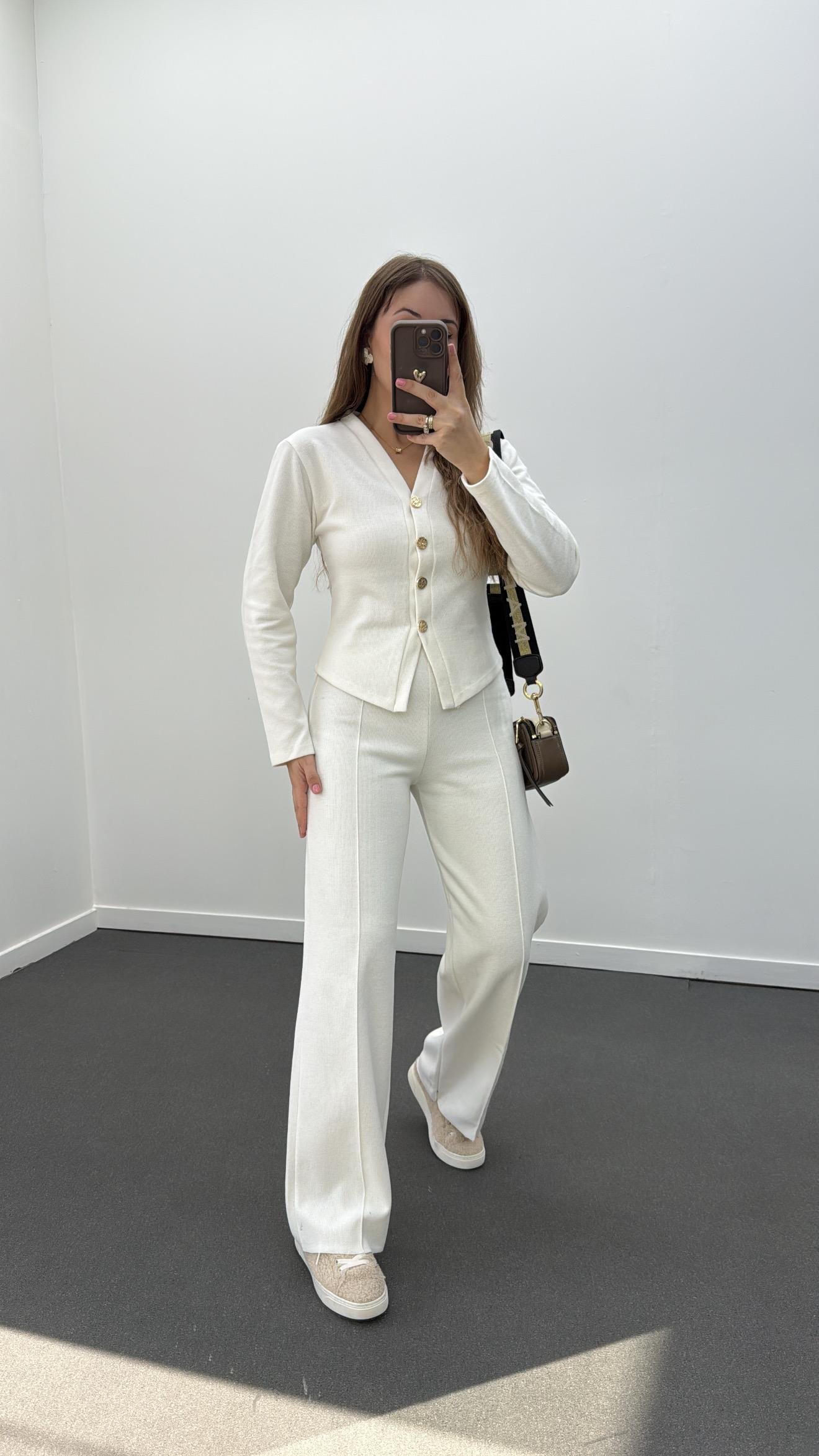 Freya Beyaz Gold Düğmeli Hırka Ve Triko Pantolon Takım