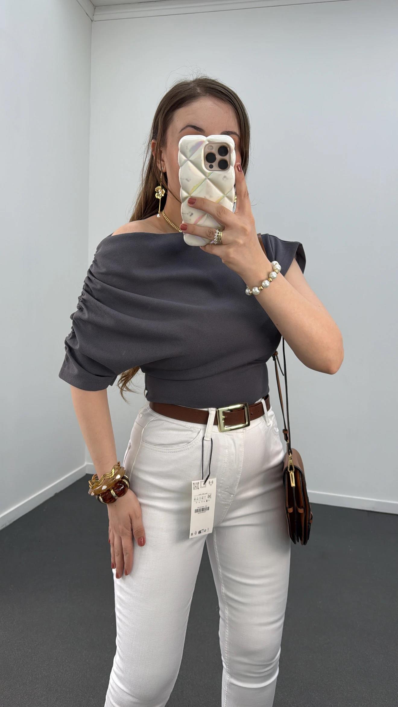 Gilda Gri Drapeli Tek Omuz Bluz