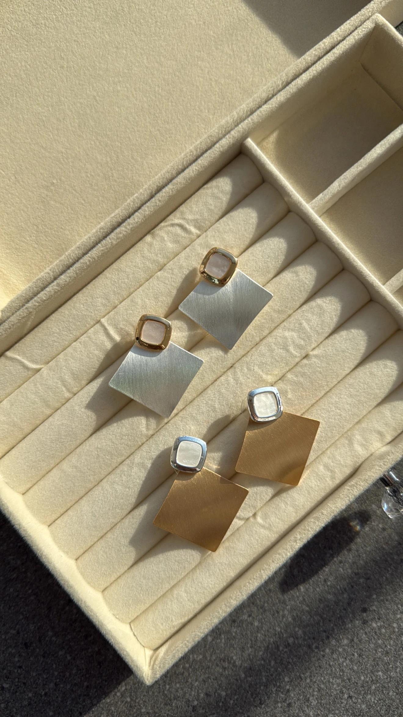 Gold-Kümüş Detaylı Kare Küpe