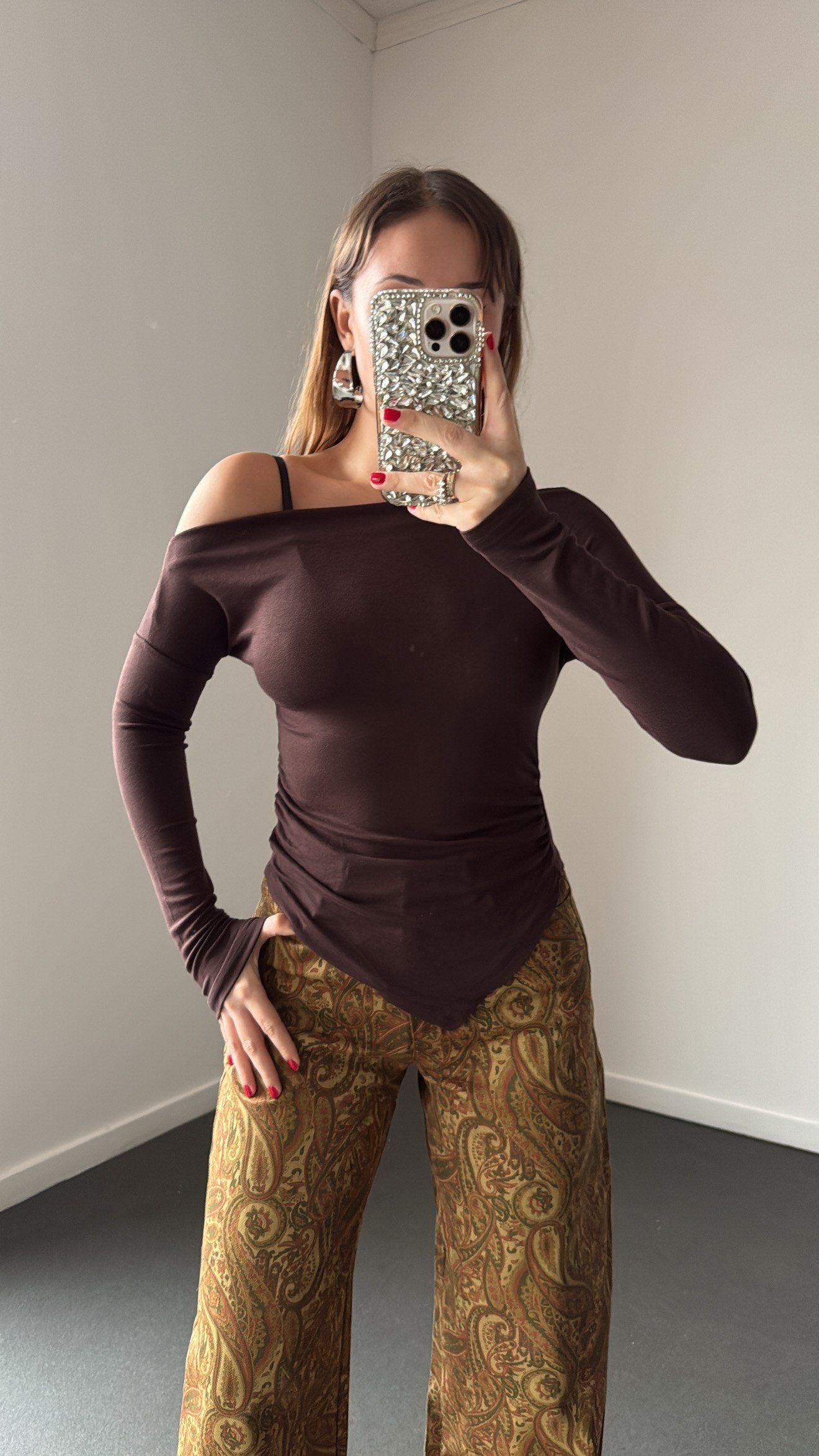 Hana Kahve Kayık Yaka Asimetrik Body