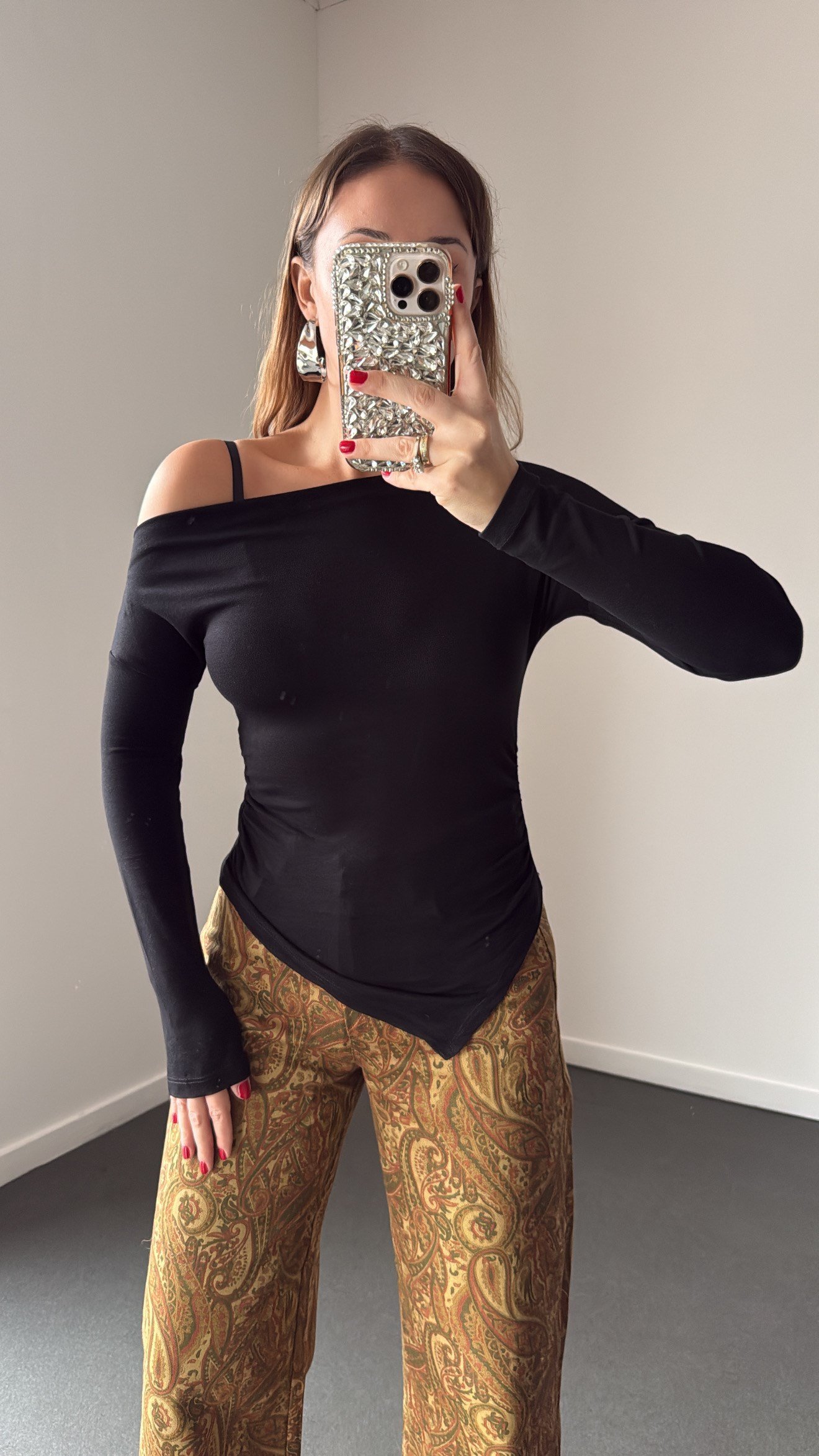 Hana Siyah Kayık Yaka Asimetrik Body