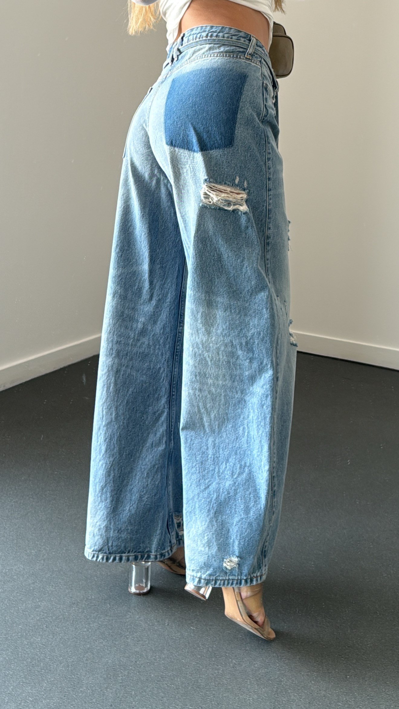 Harper Orta Bel Yırtık Detaylı Barrel Jeans