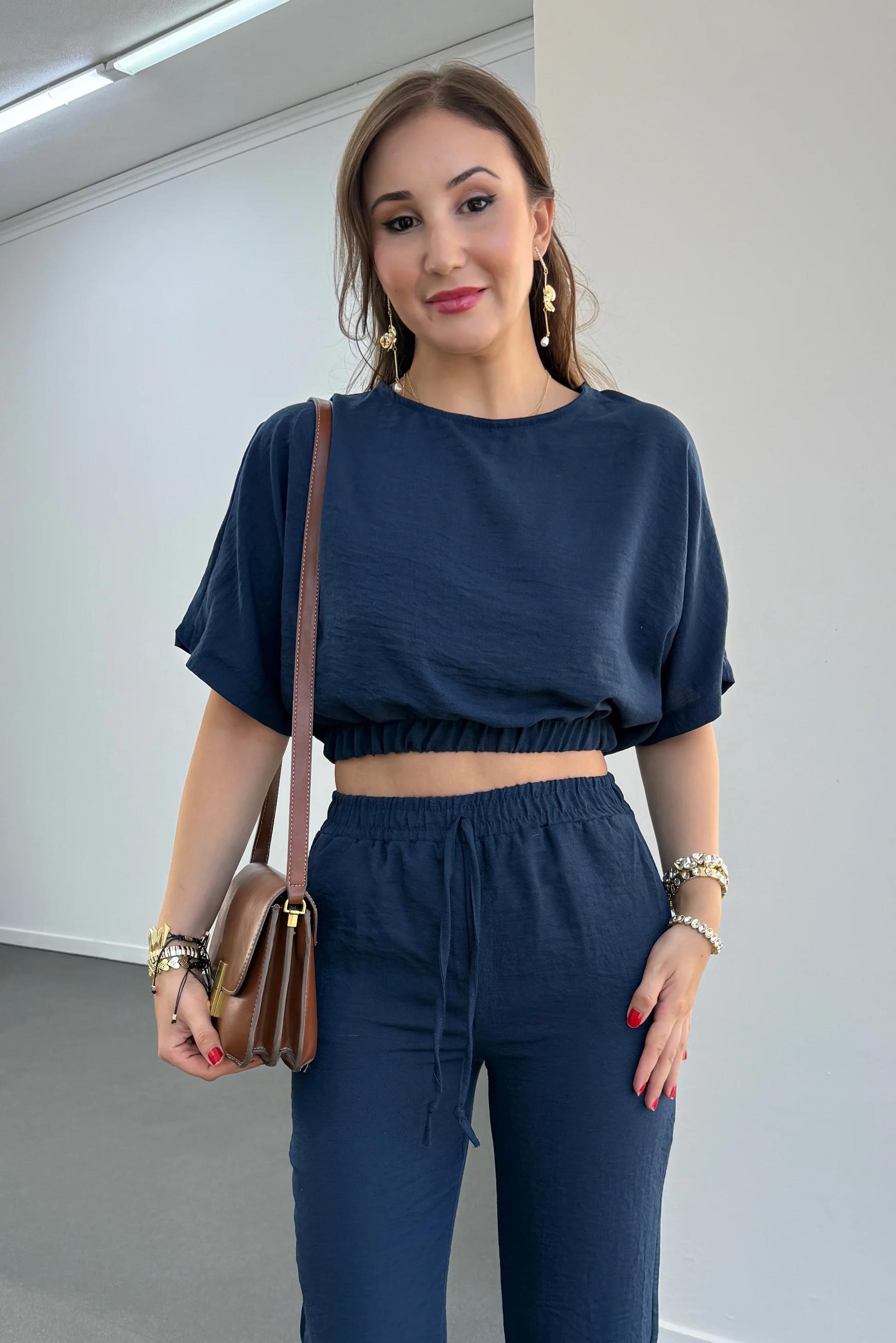 Hazel Lacivert Beli Lastikli Kısa Kol Bluz