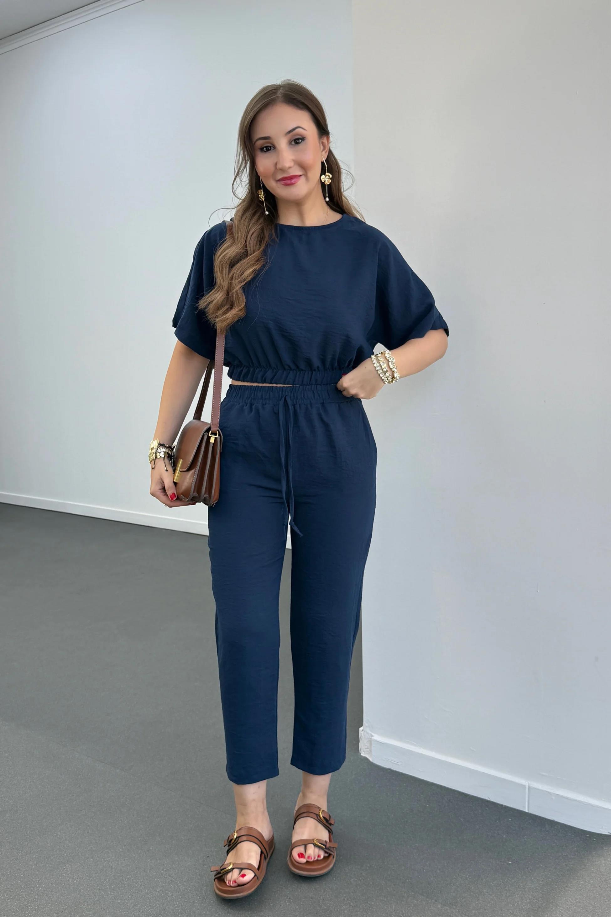 Hazel Lacivert Beli Lastikli Kısa Kol Bluz