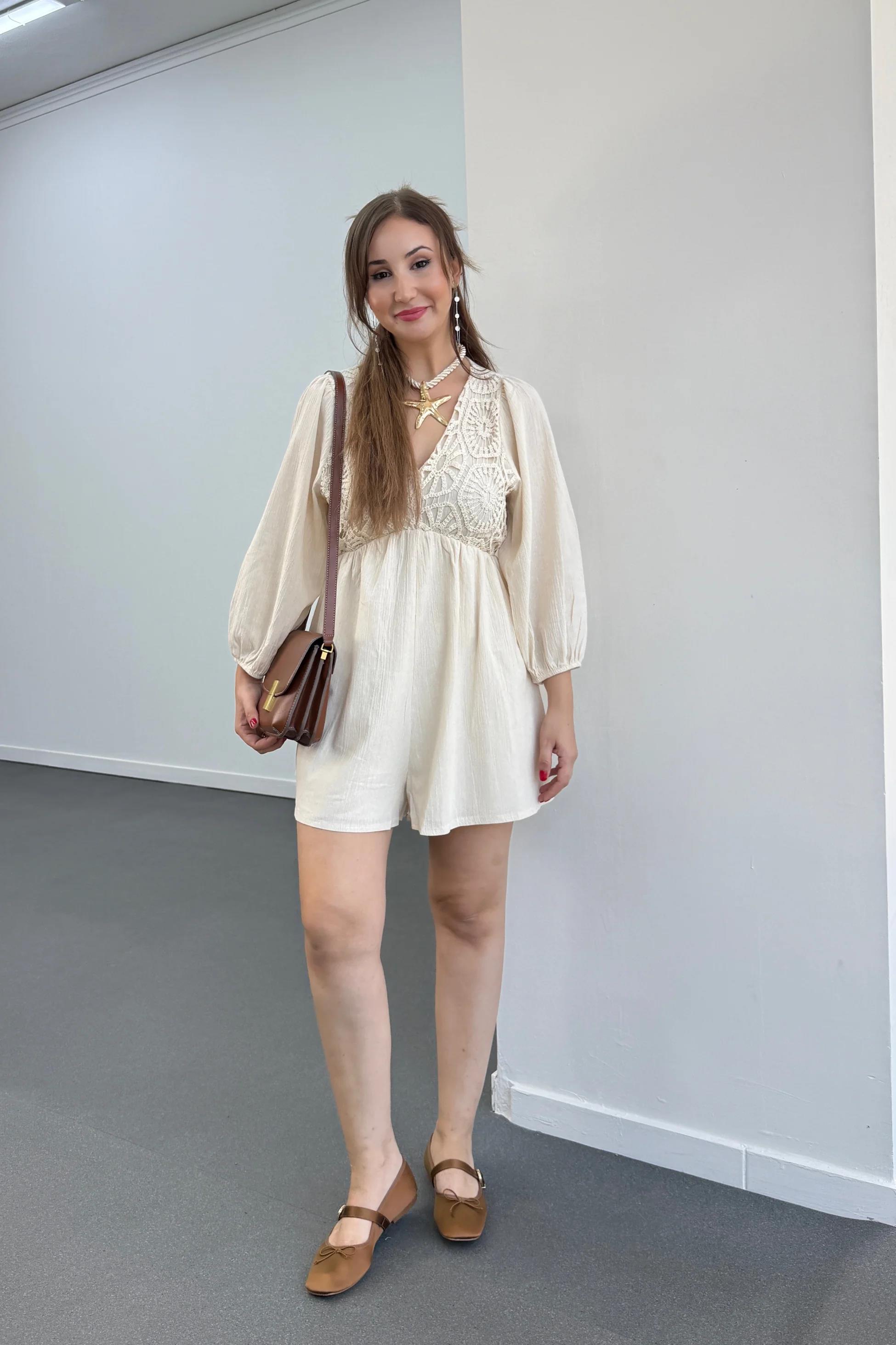 Helena Krem Güpür İşlemeli V Yaka Tulum