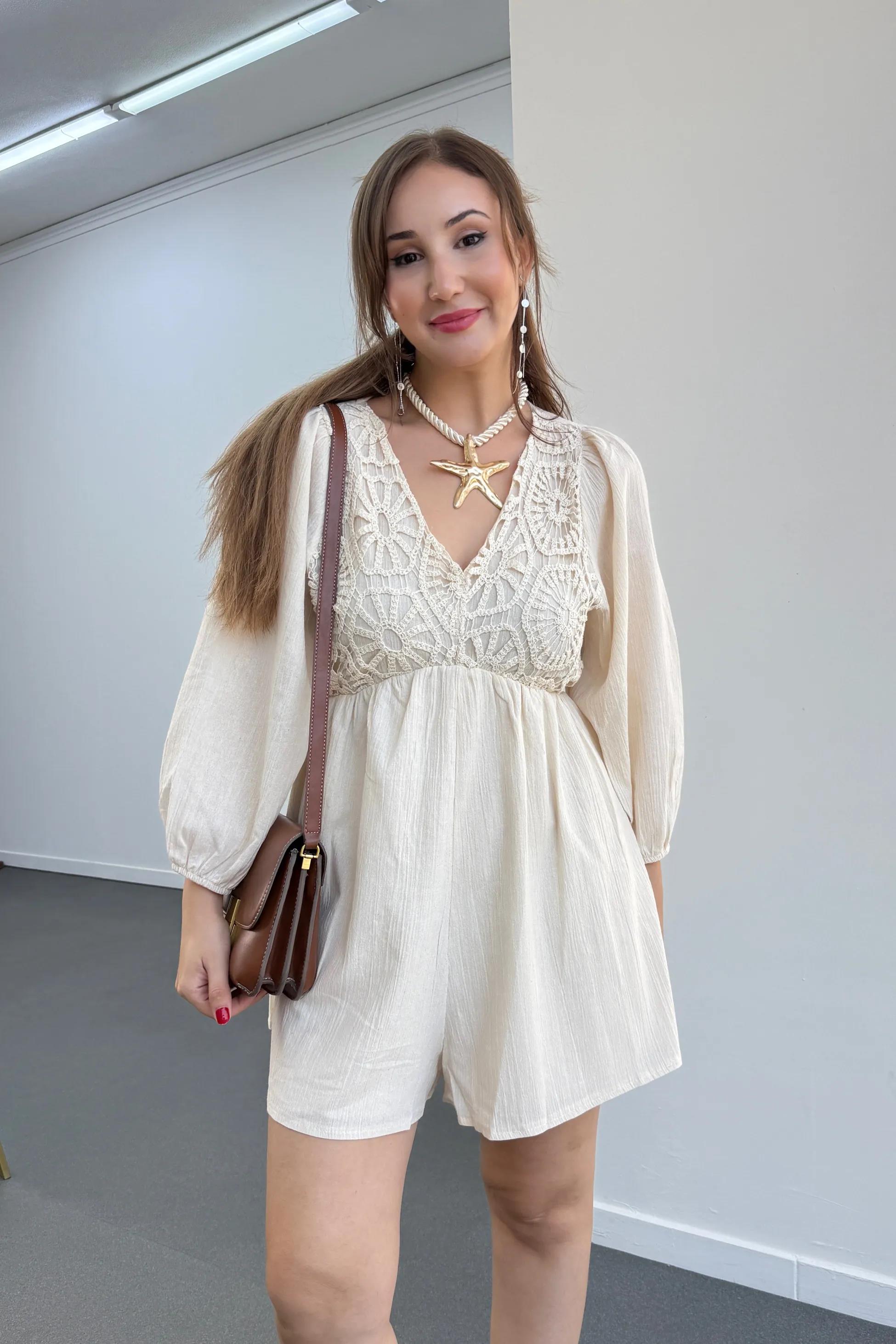 Helena Krem Güpür İşlemeli V Yaka Tulum