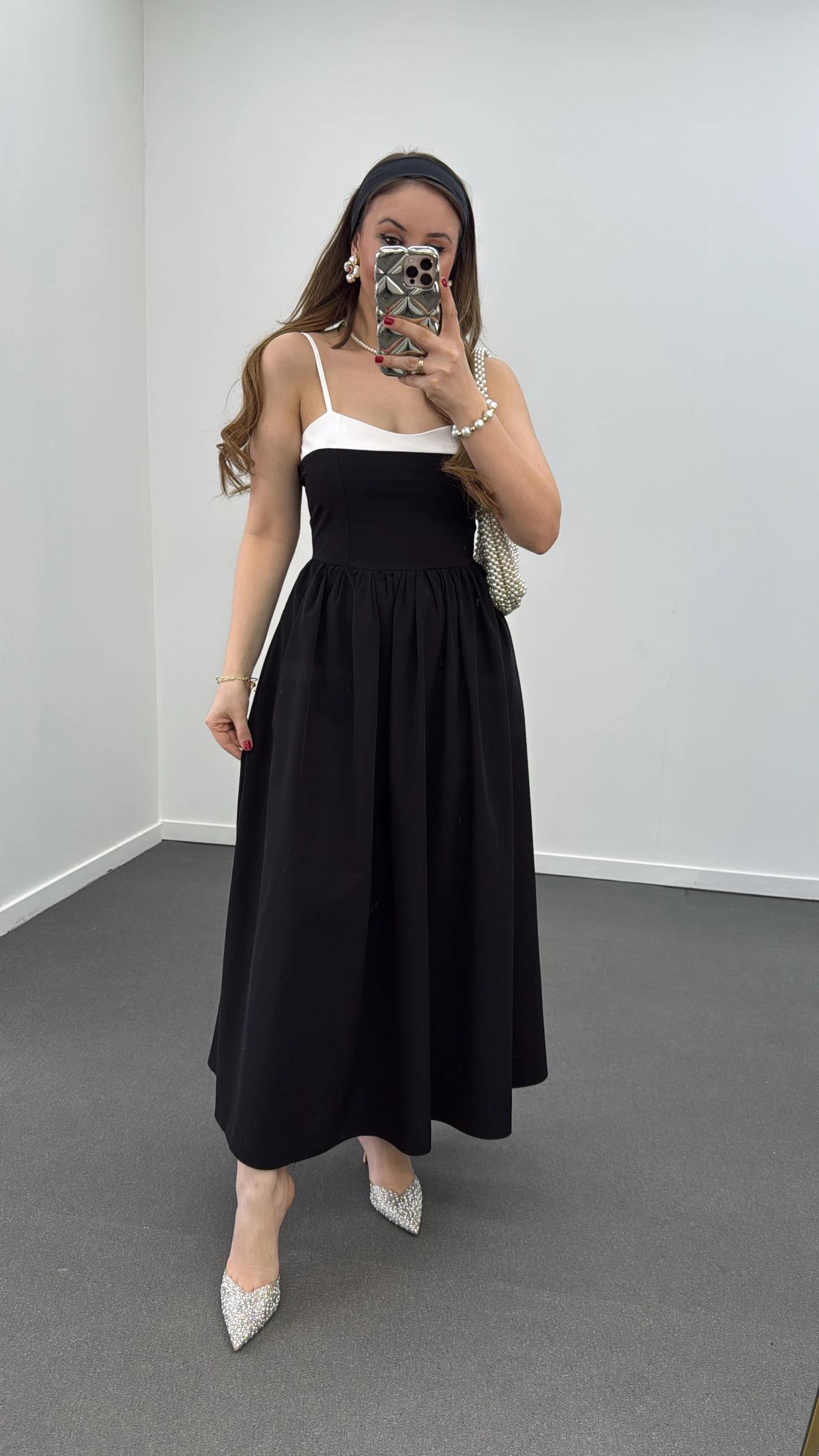 Hera Siyah Beyaz Askılı Pileli Maxi Elbise