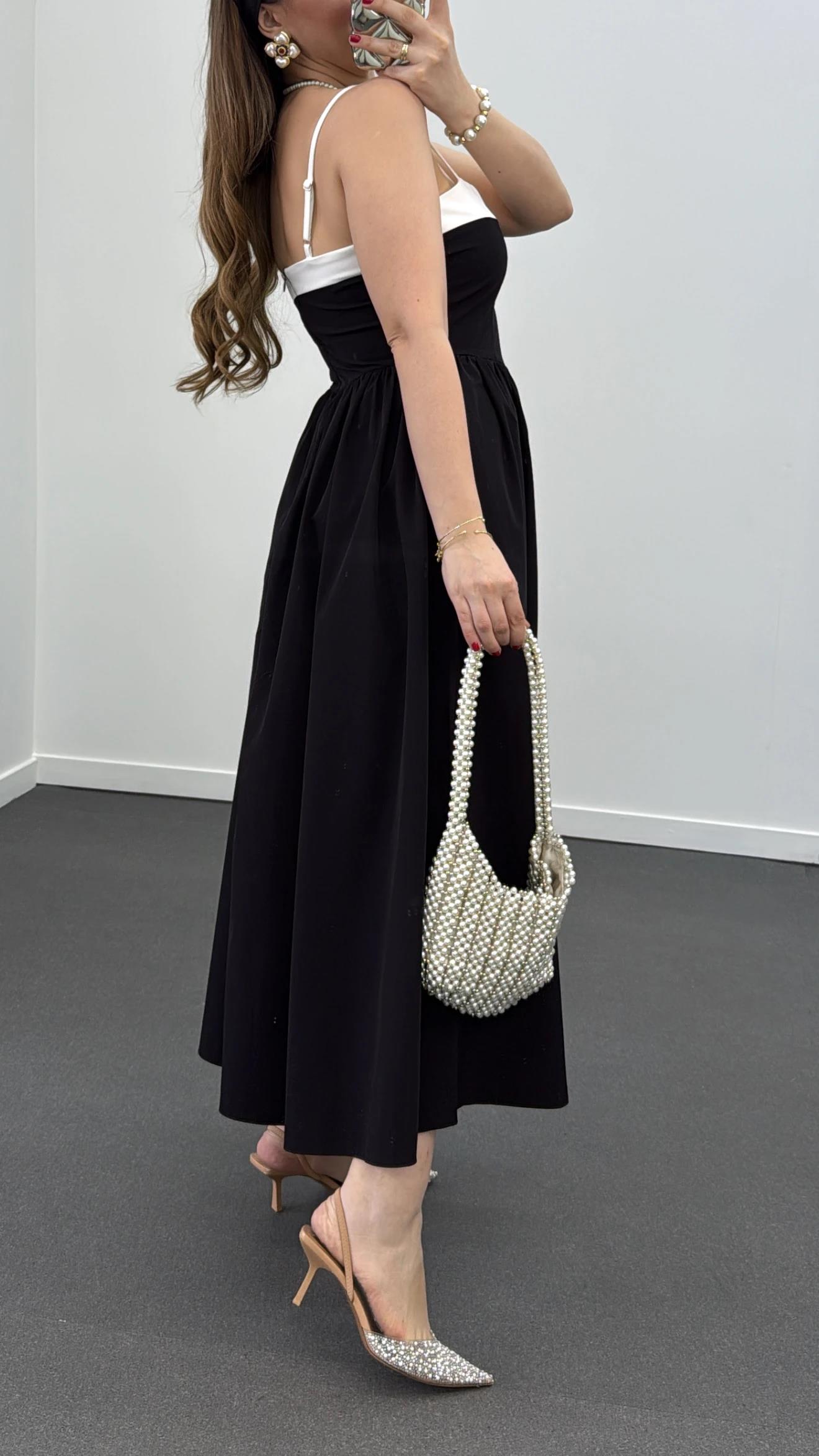 Hera Siyah Beyaz Askılı Pileli Maxi Elbise