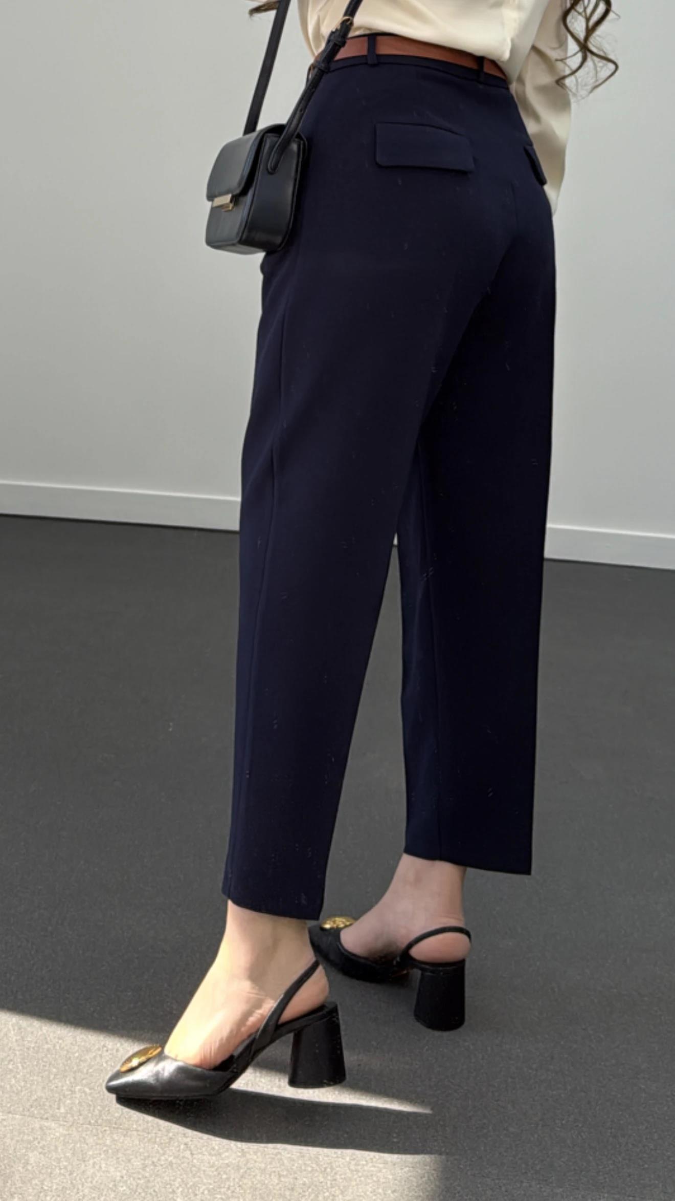 Irıne Lacivert Renk Pensli Havuç Kumaş Pantolon